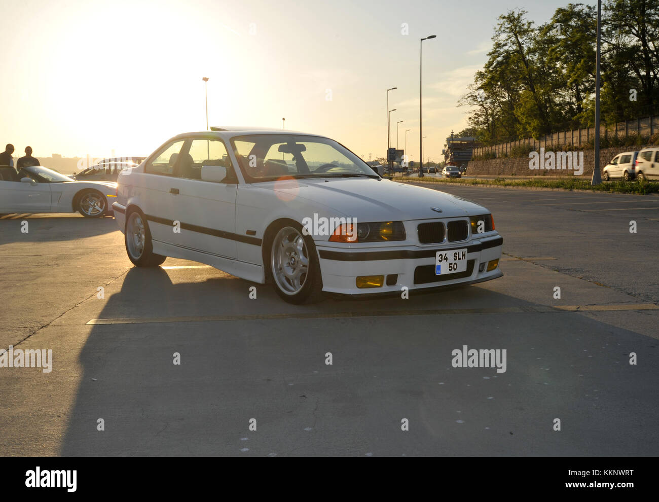 Modificato BMW E36 Serie 3 Coupé - abbassato sulla M3 RUOTE Foto stock -  Alamy