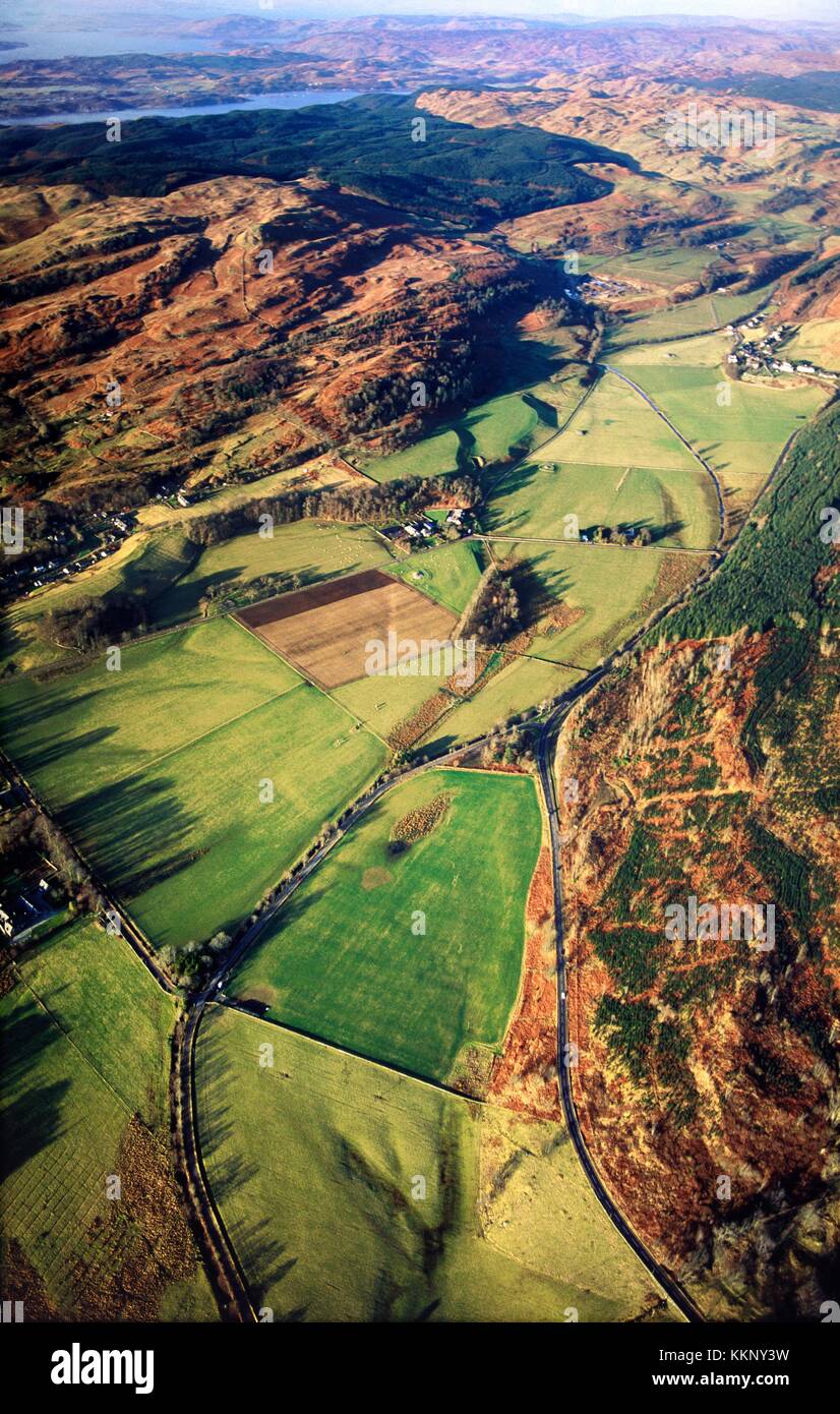 Vista aerea nord sopra kilmartin Valley, vicino crinan, Argyll, Scozia, che mostra molte importanti reperti preistorici siti archeologici Foto Stock