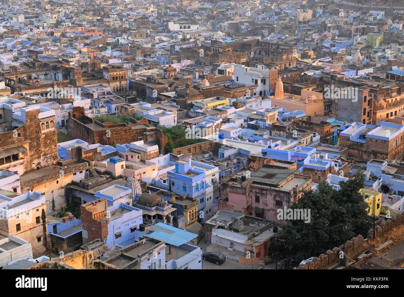 La città di Bundi in Rajasthan è noto per il suo blu pastello degli edifici Foto Stock
