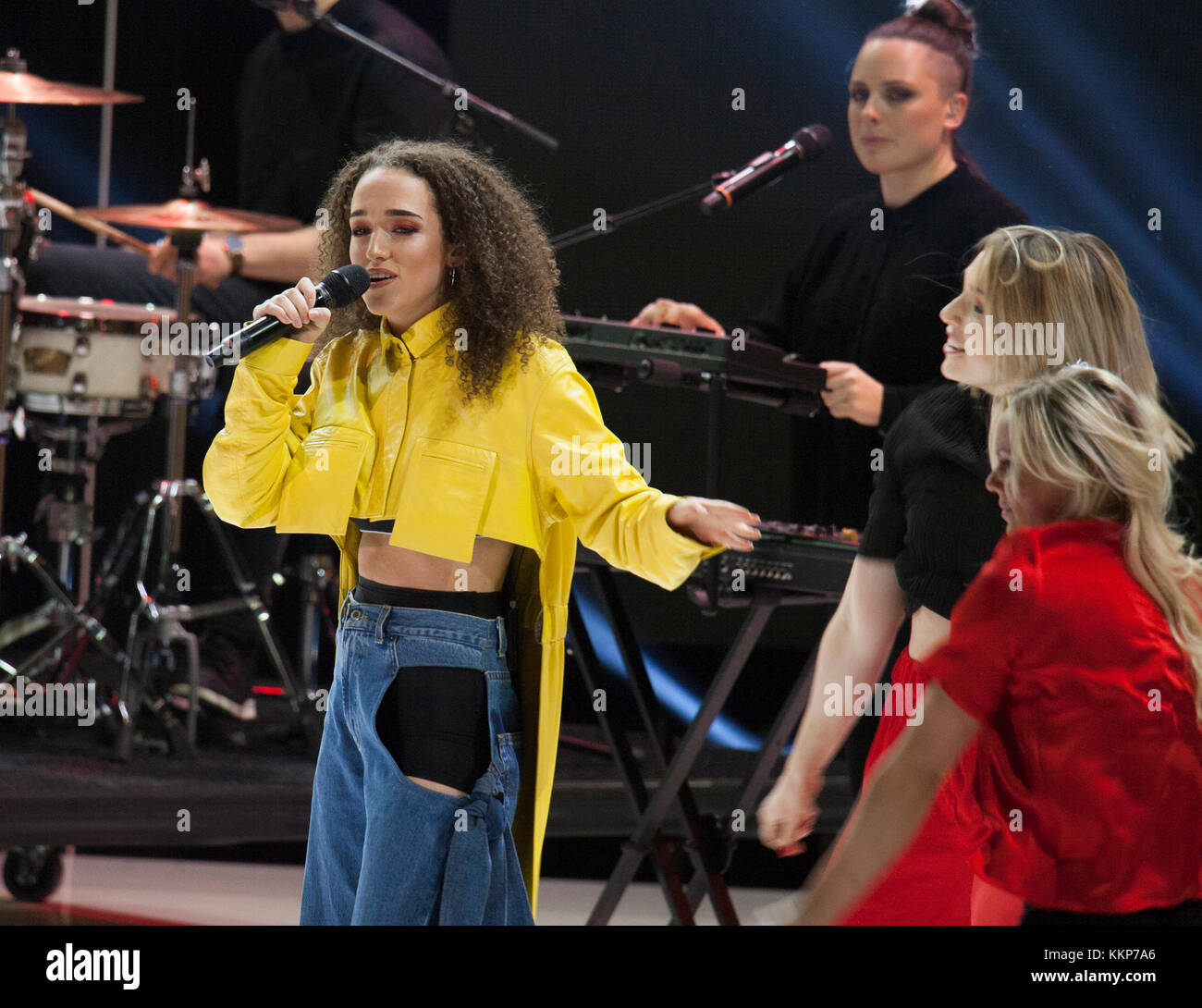 Rhys clarstedt swedish-cantante americana allo stadio durante una performance Foto Stock