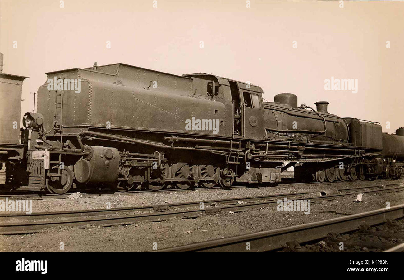 La classe HF 1386 è una locomotiva a vapore con ruote 2-8-2, comunemente utilizzata per il trasporto merci. Fu progettato per l'uso pesante e giocò un ruolo importante nei sistemi ferroviari dei primi anni del XX secolo. Foto Stock