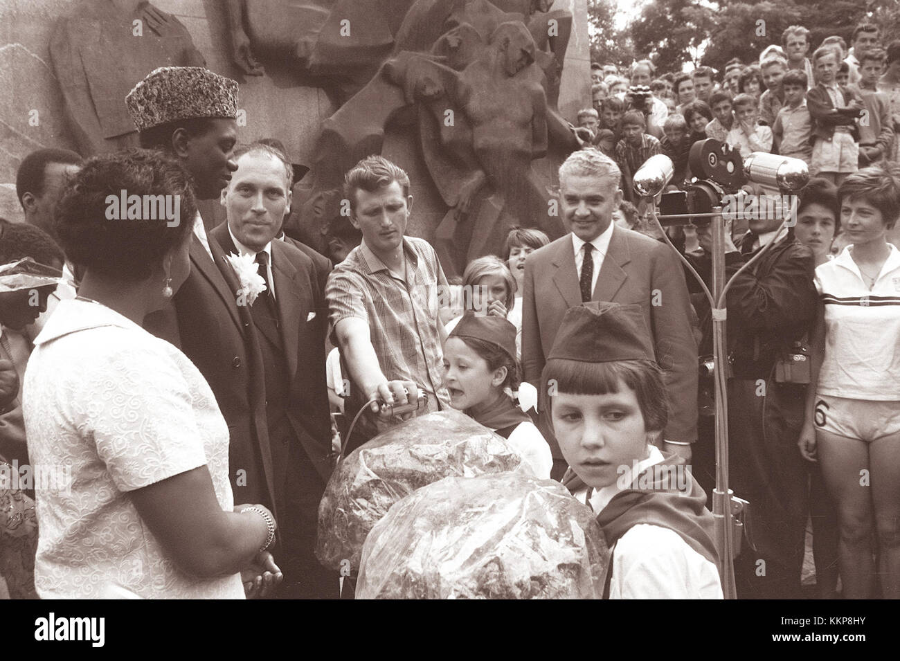 Nel 1961 Mobida Keita visitò la città di Celje in Slovenia, un evento noto per gli scambi culturali e diplomatici tra le due regioni. La visita di Keita simboleggia le crescenti connessioni internazionali nel corso degli anni '1960 Foto Stock