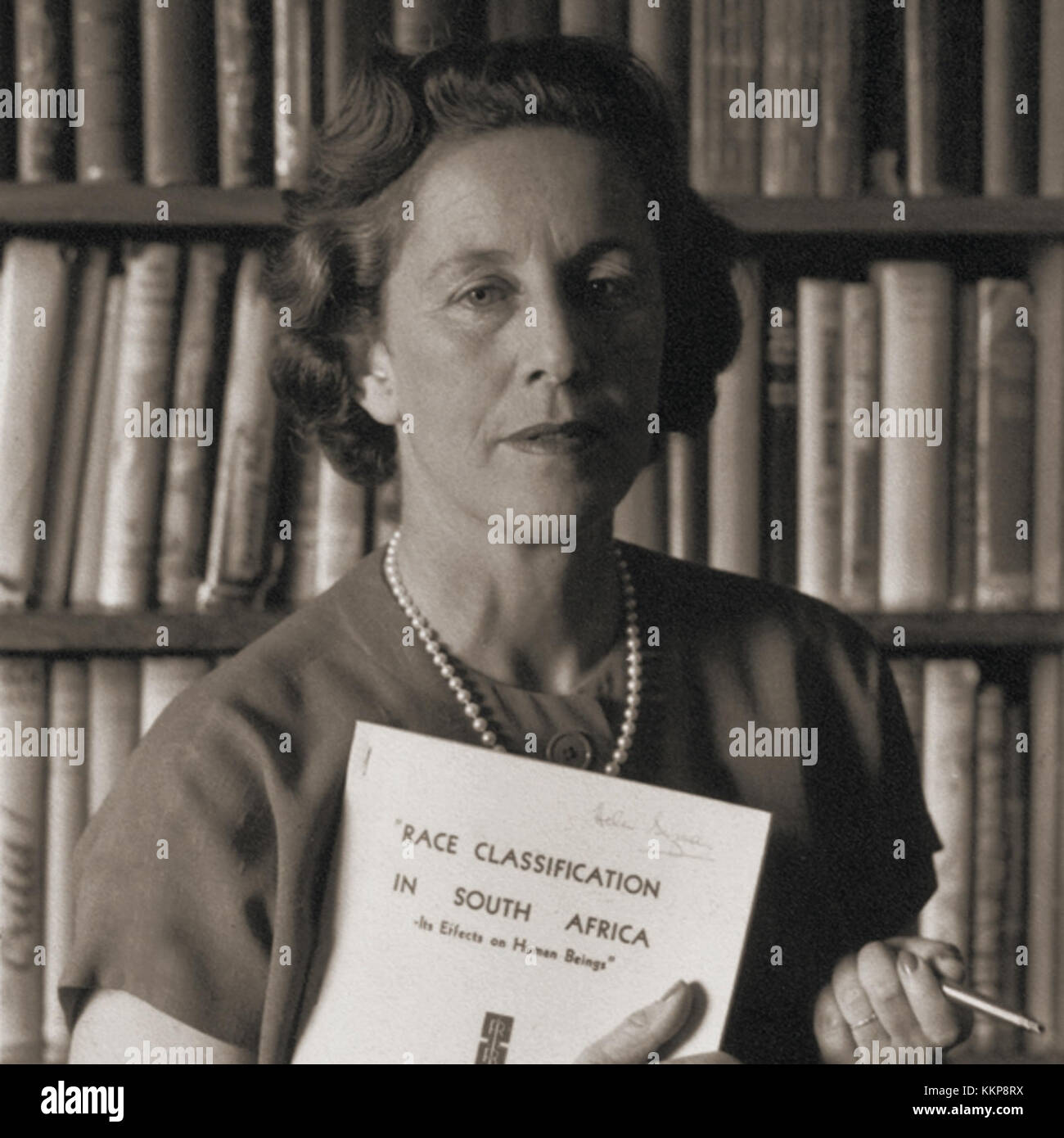 Helen Suzman è stata un'attivista e politica sudafricana anti-apartheid, nota per la sua ferma opposizione alle politiche di apartheid e per il suo lavoro come membro del Parlamento. Foto Stock