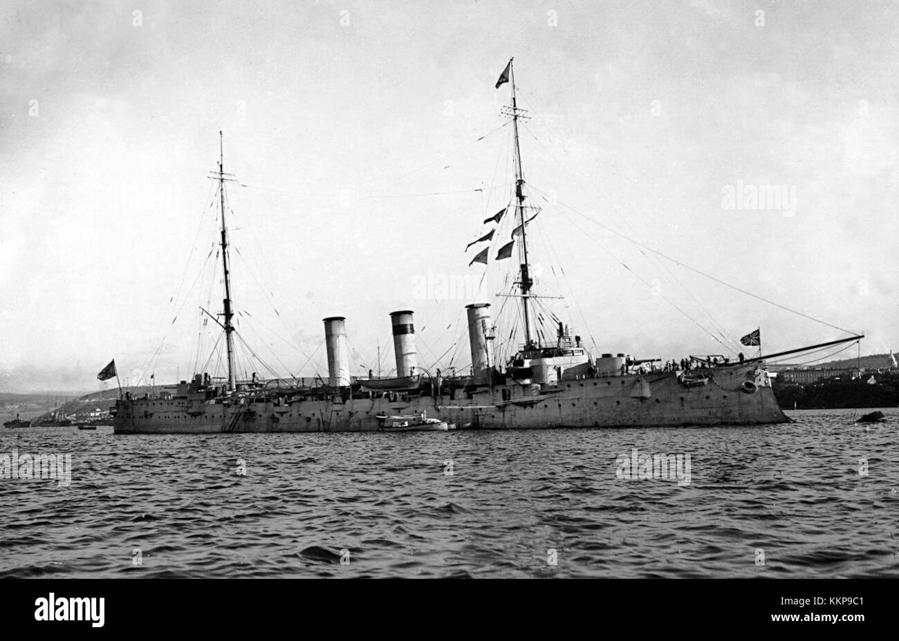 'Pamyat' Merkuriya' è un'opera storica relativa al periodo 1914-1917. Il pezzo potrebbe riflettere il clima socio-politico durante la prima guerra mondiale o un movimento culturale all'inizio del XX secolo, anche se sarebbe necessario un ulteriore contesto per un'analisi più dettagliata. Foto Stock