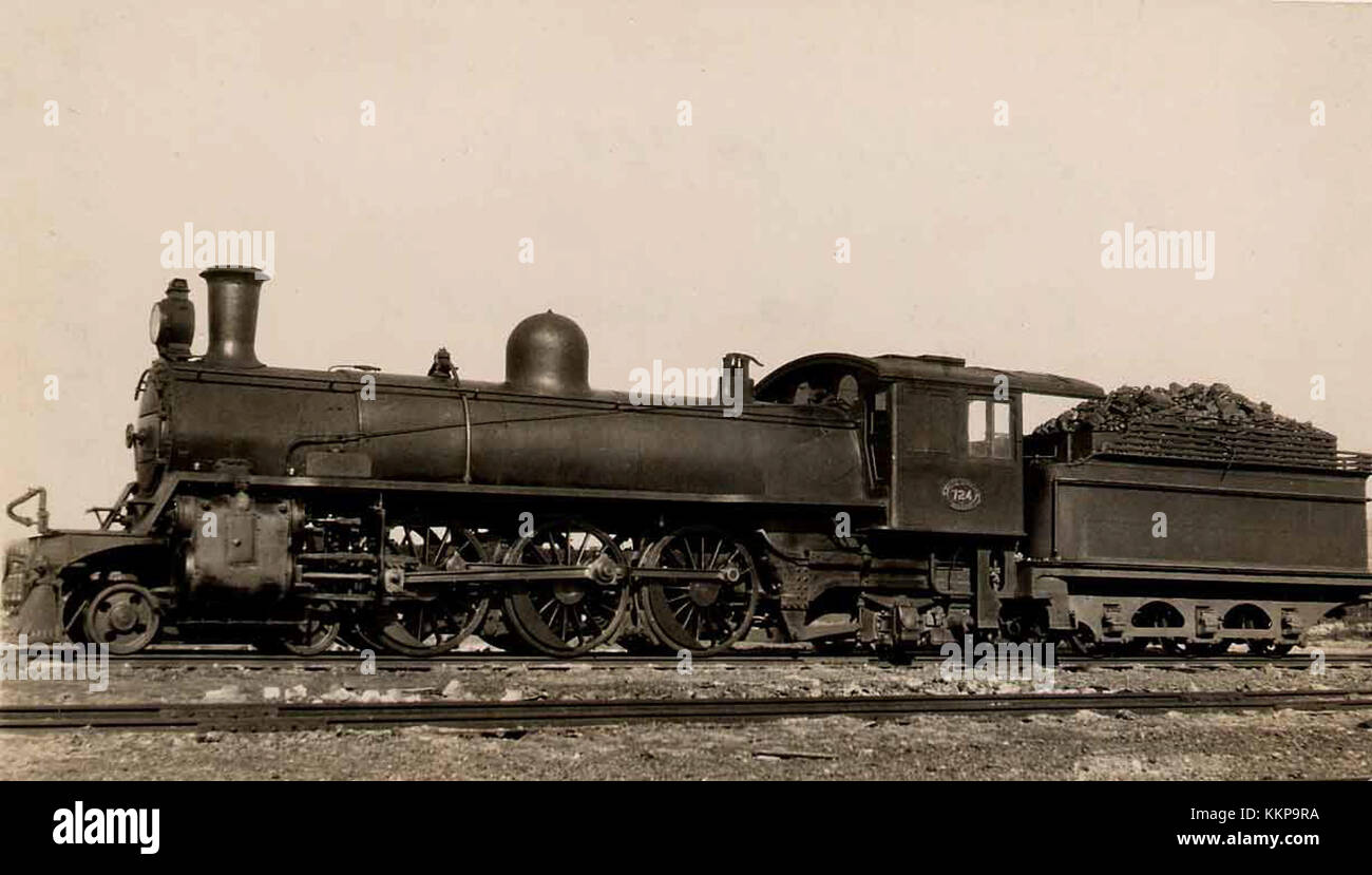 La SAR Classe 5B 724 è una locomotiva a vapore della South African Railways, nota per la sua configurazione distintiva di 4-6-2 ruote. Era una parte fondamentale della storia del trasporto ferroviario del Sudafrica. Foto Stock