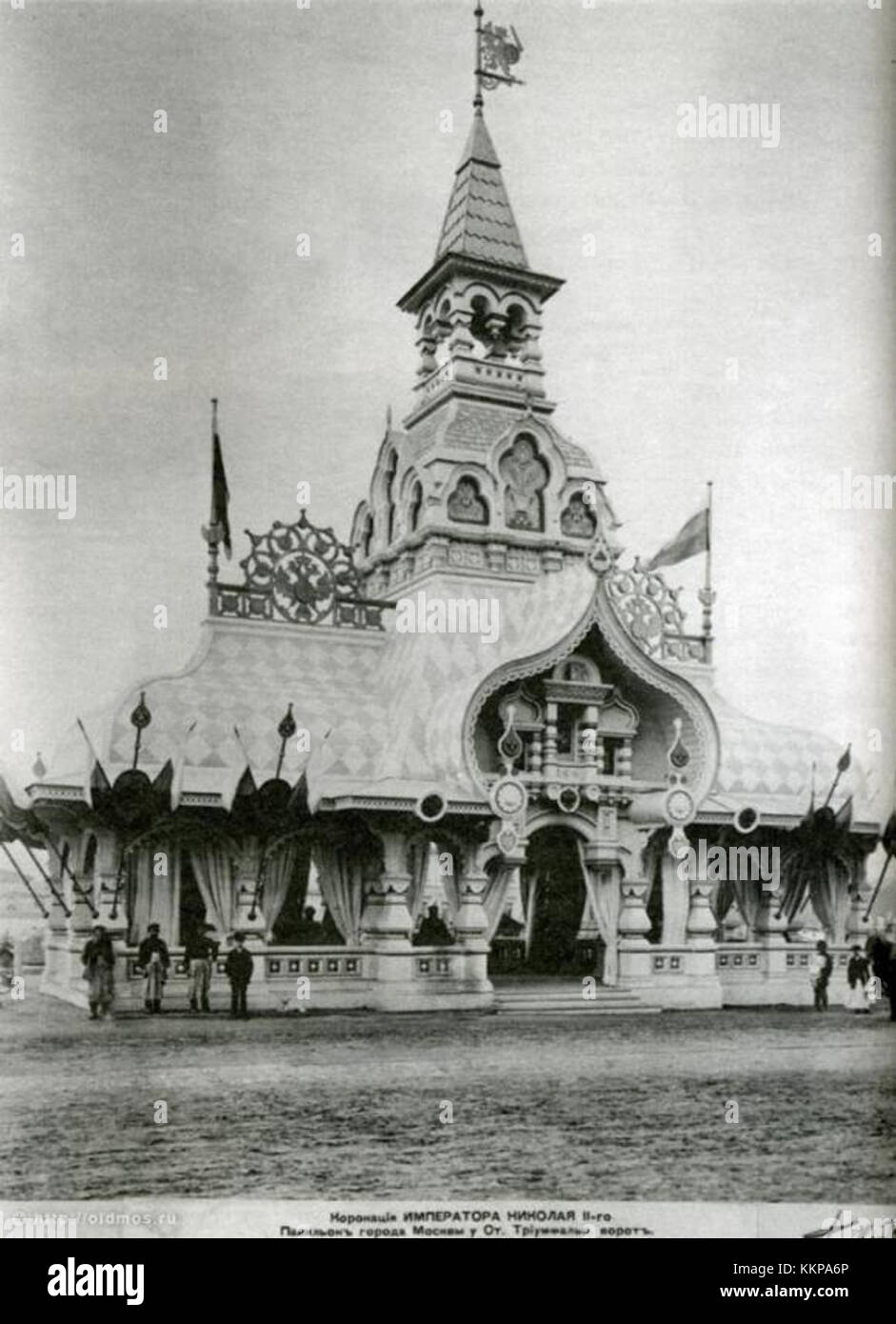 Il *Triumfalnaya Koronacionny Pavilyon* (Padiglione dell'incoronazione di Trionfo) costruito nel 1896, è una struttura storica situata in Russia. È stato progettato per commemorare un'incoronazione reale, mostrando l'architettura imperiale russa. Foto Stock