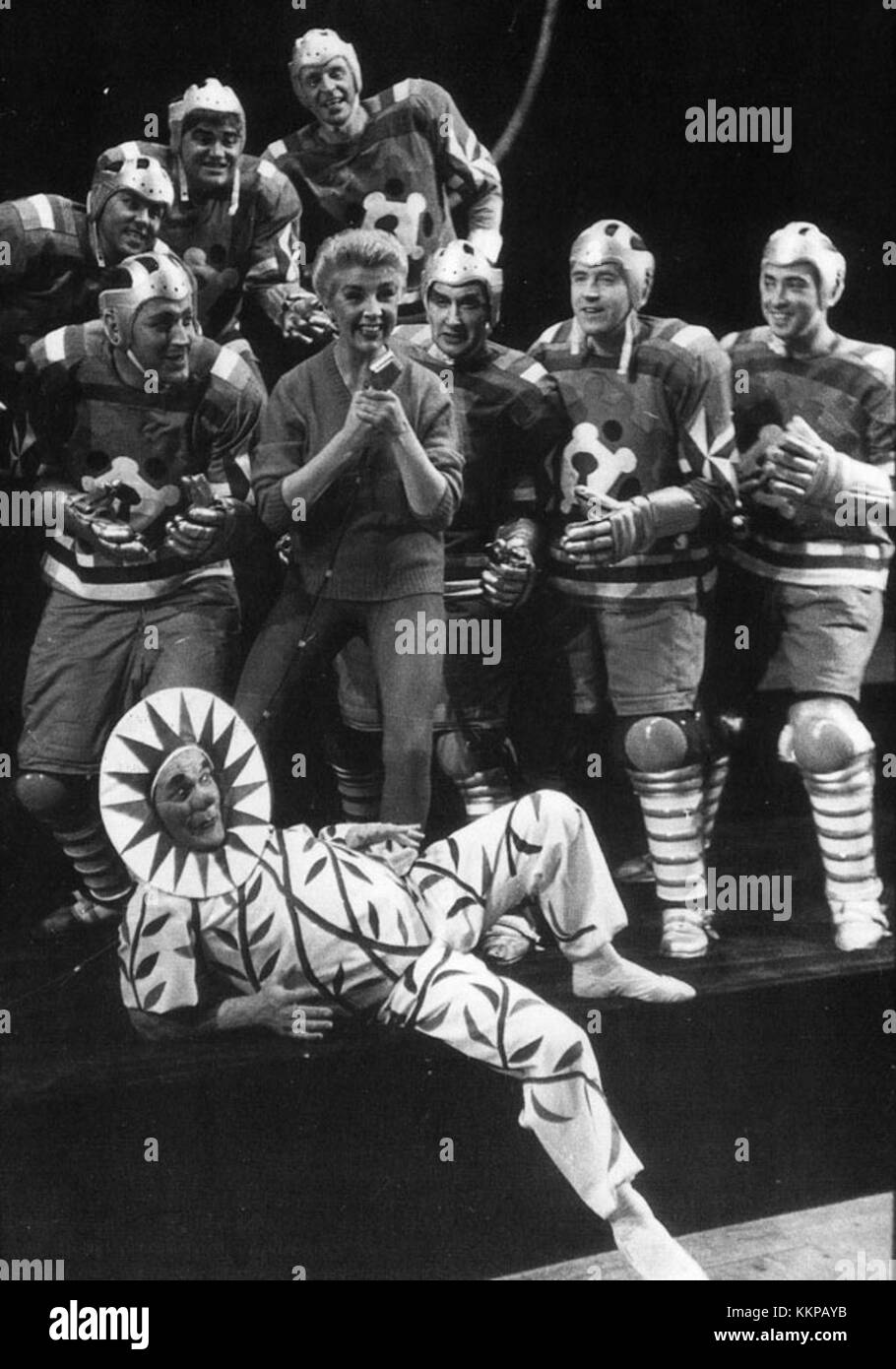 Aniara (1959) è un romanzo di fantascienza dello scrittore svedese Harry Martinson, che esplora il viaggio di un'astronave perduta nello spazio. Il lavoro riflette sull'esistenza umana e sulle sfide della sopravvivenza nel cosmo. Foto Stock