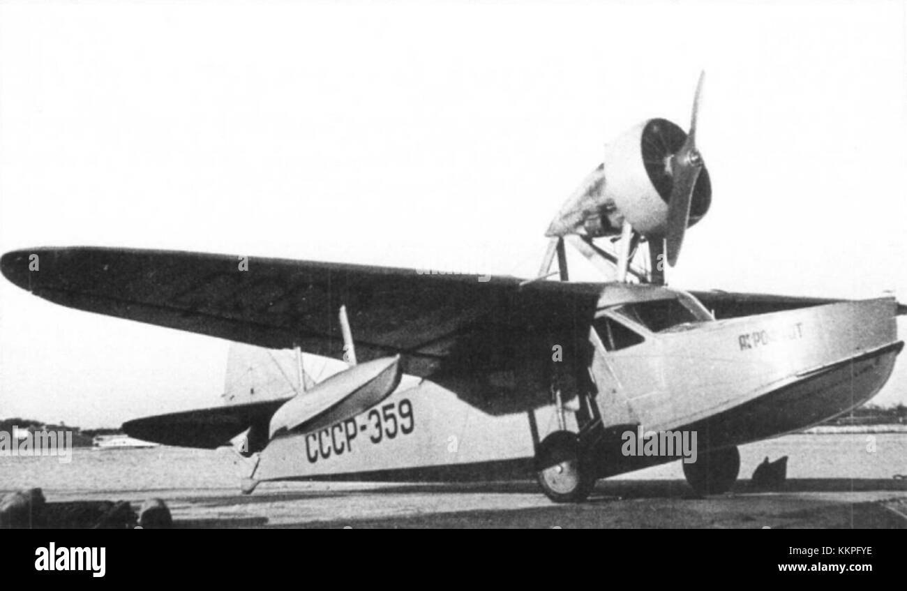 Lo Shavrov SH 75 è un aereo sovietico, noto per il suo uso nell'addestramento e nelle applicazioni militari. Fu progettato a metà del XX secolo e giocò un ruolo nella storia dell'aviazione sovietica. Foto Stock