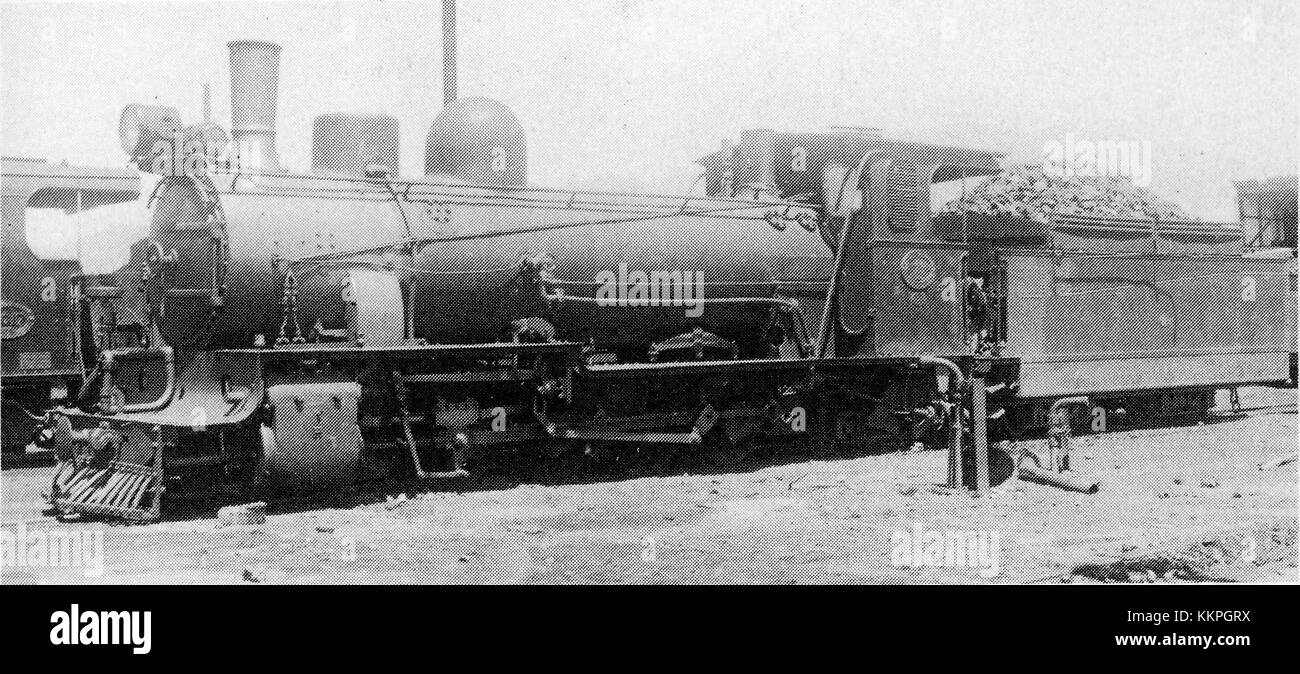 La SAR Class NG5 è una locomotiva a vapore 2-8-2 utilizzata dalle South African Railways. Questo tipo di locomotiva era noto per la sua potenza e affidabilità nel trasporto di merci e passeggeri attraverso varie rotte. Foto Stock