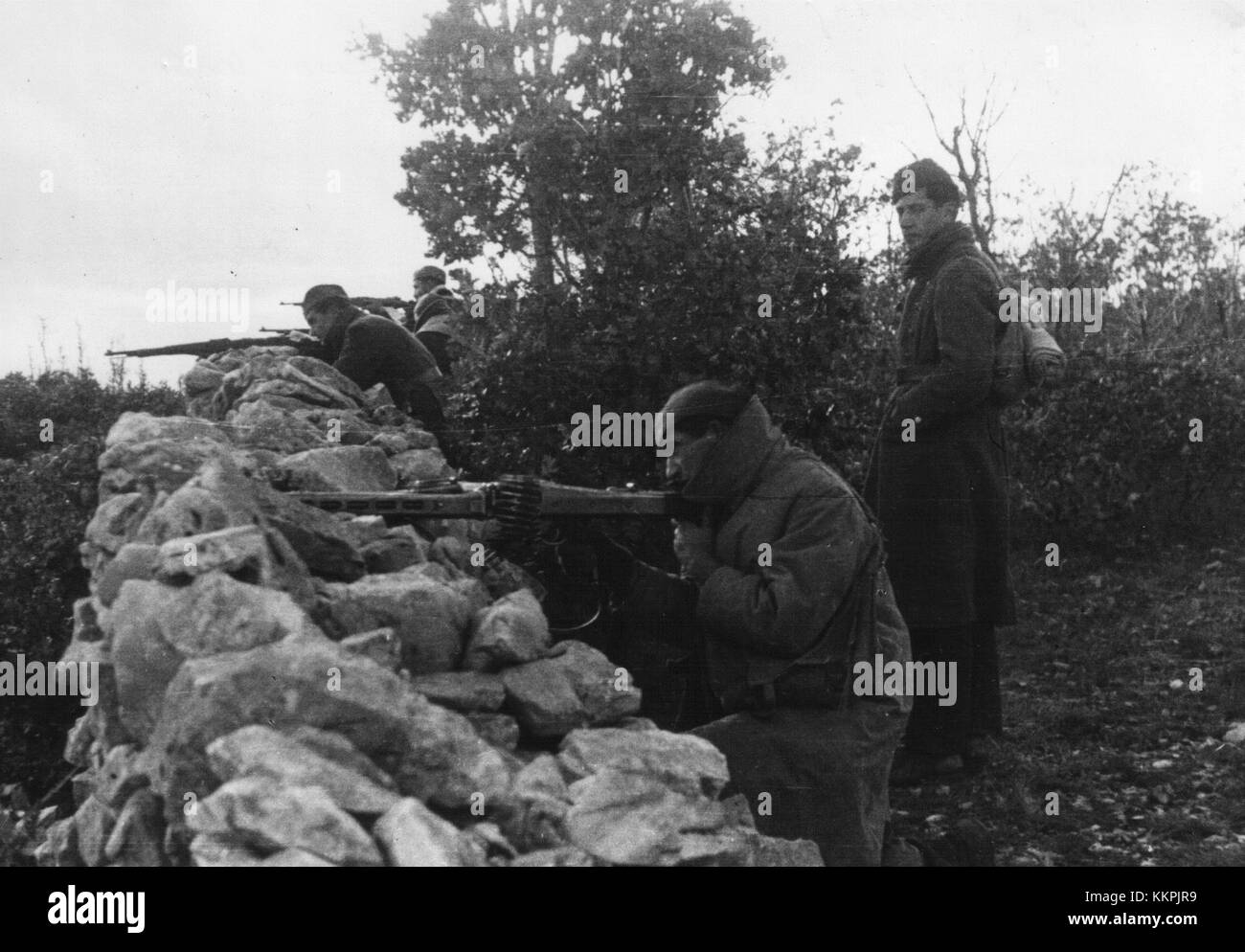 Questa fotografia storica illustra la lotta per la liberazione del litorale sloveno e di Trieste, un evento chiave nella storia della regione dopo la seconda guerra mondiale. Foto Stock
