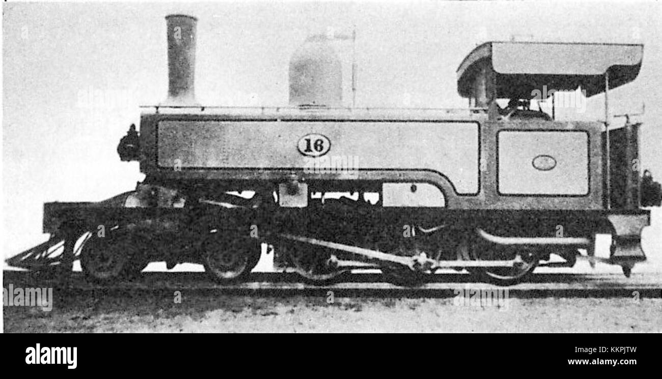 Classe C 4-6-0T n. 16 è un tipo di locomotiva a vapore, originariamente costruita con una configurazione a 4-6-0 ruote. Questa locomotiva, nota per la sua efficienza operativa e il suo design, è stata preservata come parte del patrimonio ferroviario, rappresentando un'era importante nella tecnologia delle locomotive a vapore. Foto Stock