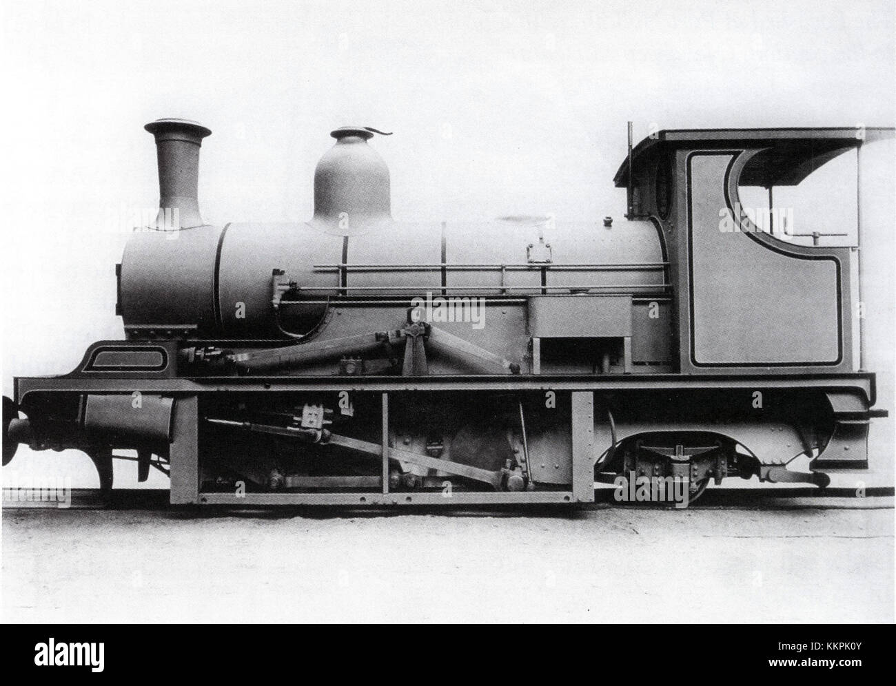 Le locomotive Scotia Classe 0-6-2, incluso il n.. 9 Hibernia e no 10 Cambria, erano motori a vapore utilizzati nel Regno Unito. Queste locomotive facevano parte di un'era significativa nella storia delle ferrovie, nota per il loro design e l'uso operativo. Foto Stock Le locomotive Scotia Classe 0-6-2, incluso il n.. 9 Hibernia e no 10 Cambria, erano motori a vapore utilizzati nel Regno Unito. Queste locomotive facevano parte di un'era significativa nella storia delle ferrovie, nota per il loro design e l'uso operativo. Foto Stock