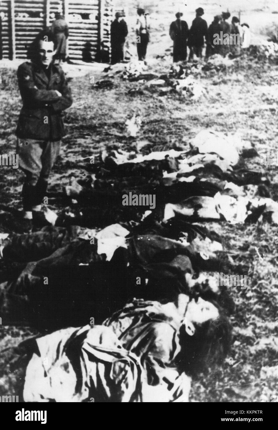L'immagine cattura il tragico momento della sparatoria agli ostaggi sloveni. Questo evento mette in evidenza l'impatto dei conflitti politici e sociali nel corso del tempo. Foto Stock