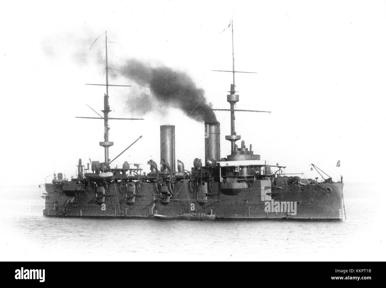 Petr Velikiy, una corazzata russa, prestò servizio nella Marina sovietica tra il 1869 e il 1959. Conosciuta per il suo significato militare, ha partecipato a operazioni navali chiave e ha servito come simbolo della potenza marittima russa durante il suo tempo. Foto Stock