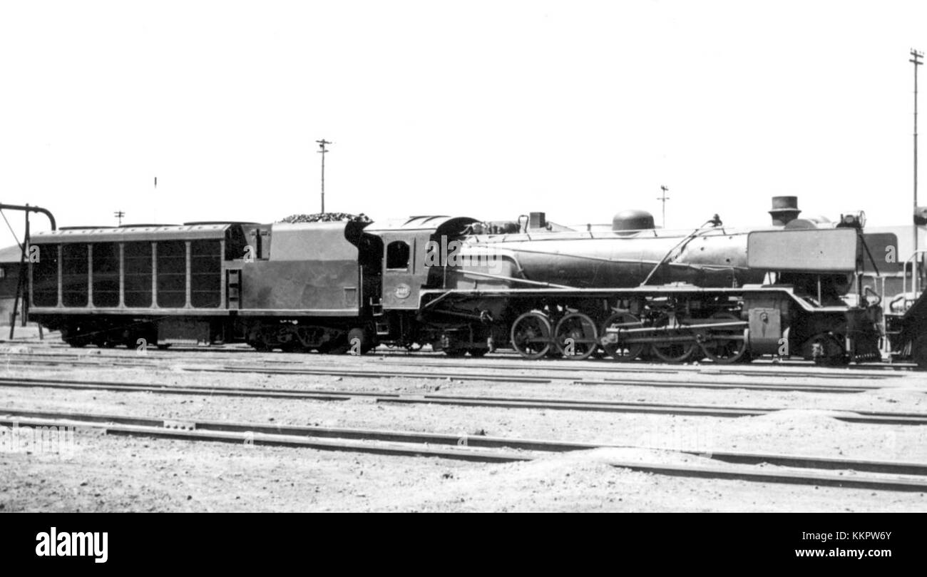 Illustrazione tecnica di una locomotiva di classe 20, numero 2485, con disposizione delle ruote 2-10-2 e condensatore. Foto Stock