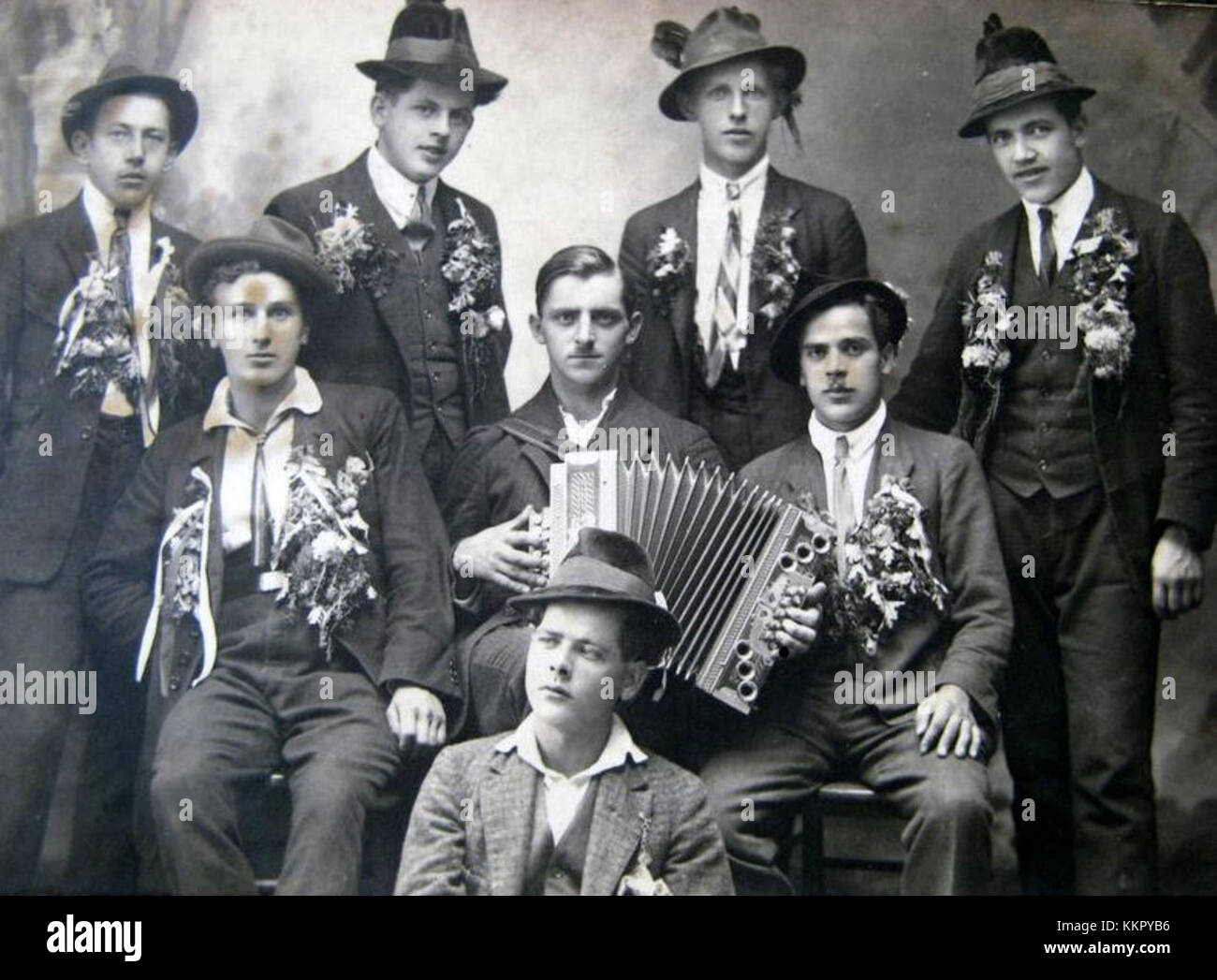 Dobravski naborniki è un gruppo militare storico, probabilmente legato alla difesa e alla storia culturale del regionÂ. Questa immagine fa parte di una collezione che mostra il patrimonio militare della zona. Foto Stock