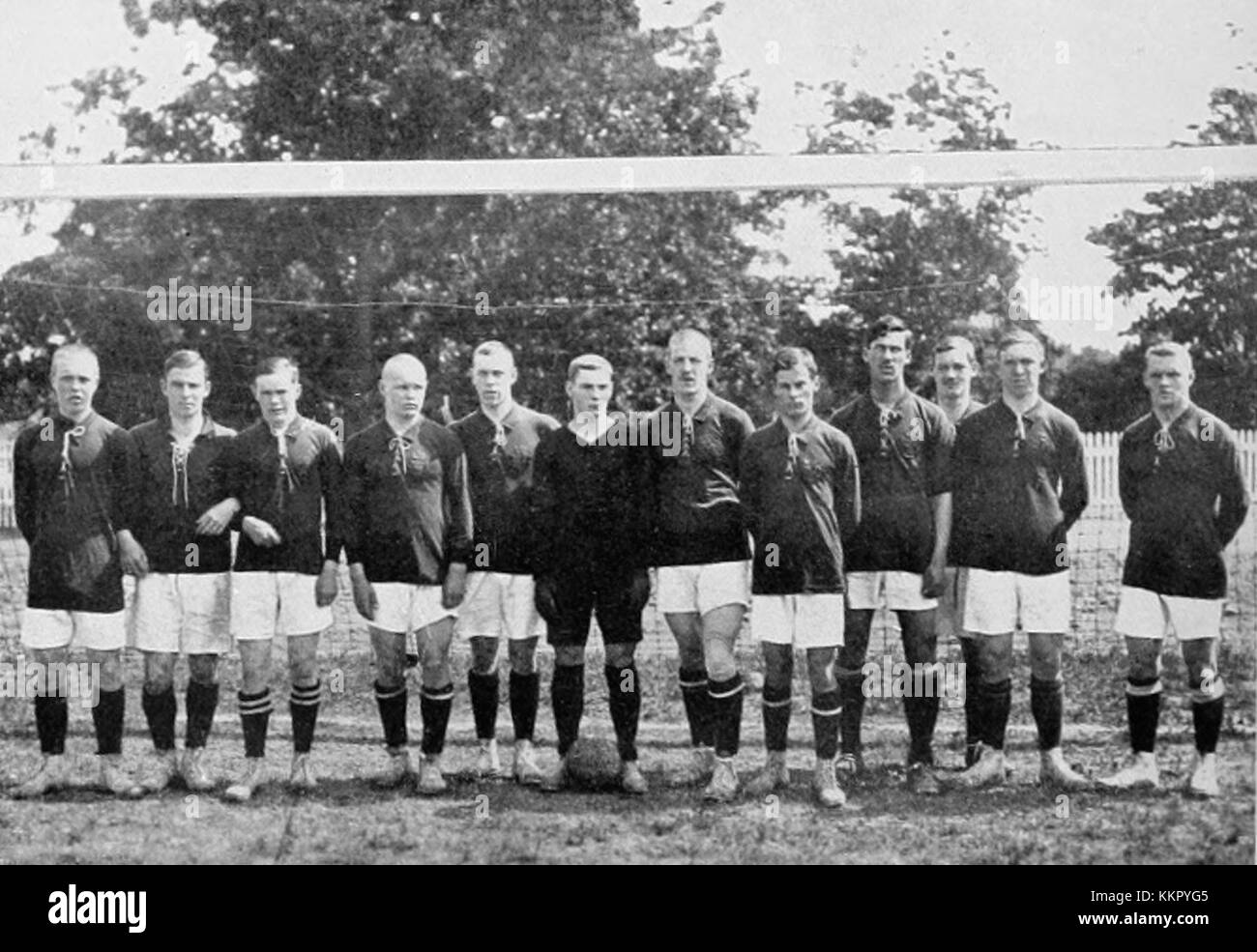 La squadra finlandese ha partecipato al calcio durante le Olimpiadi estive del 1912. La squadra ha partecipato ai primi tornei olimpici di calcio, contribuendo alla storia olimpica dello sport. Foto Stock
