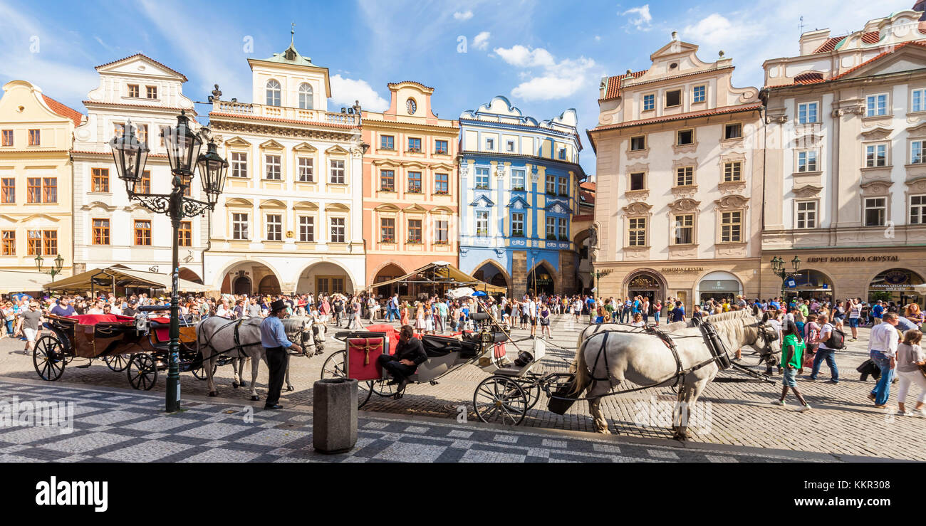 Czechia, Praga, città vecchia, Piazza della Città Vecchia, carrozze trainate da cavalli, giro in carrozza, taxi Foto Stock