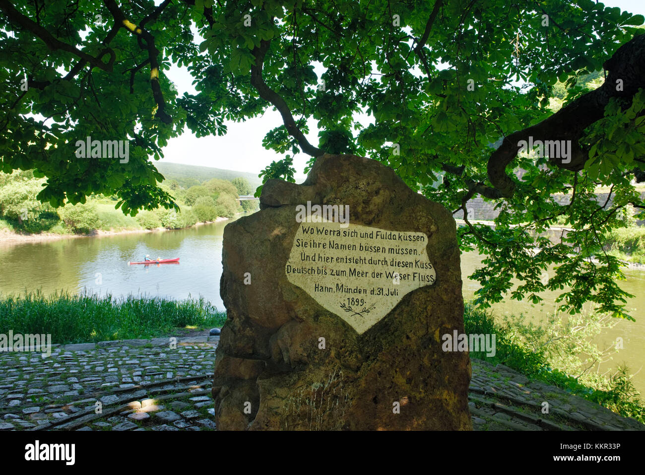 Pietra di Weser alla confluenza di Werra e Fulda, Hannoversch Münden, bassa Sassonia, Germania Foto Stock