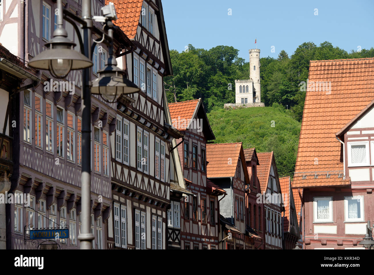 Città vecchia con Tillyschanzenturm, Hannoversch Münden, bassa Sassonia, Germania Foto Stock