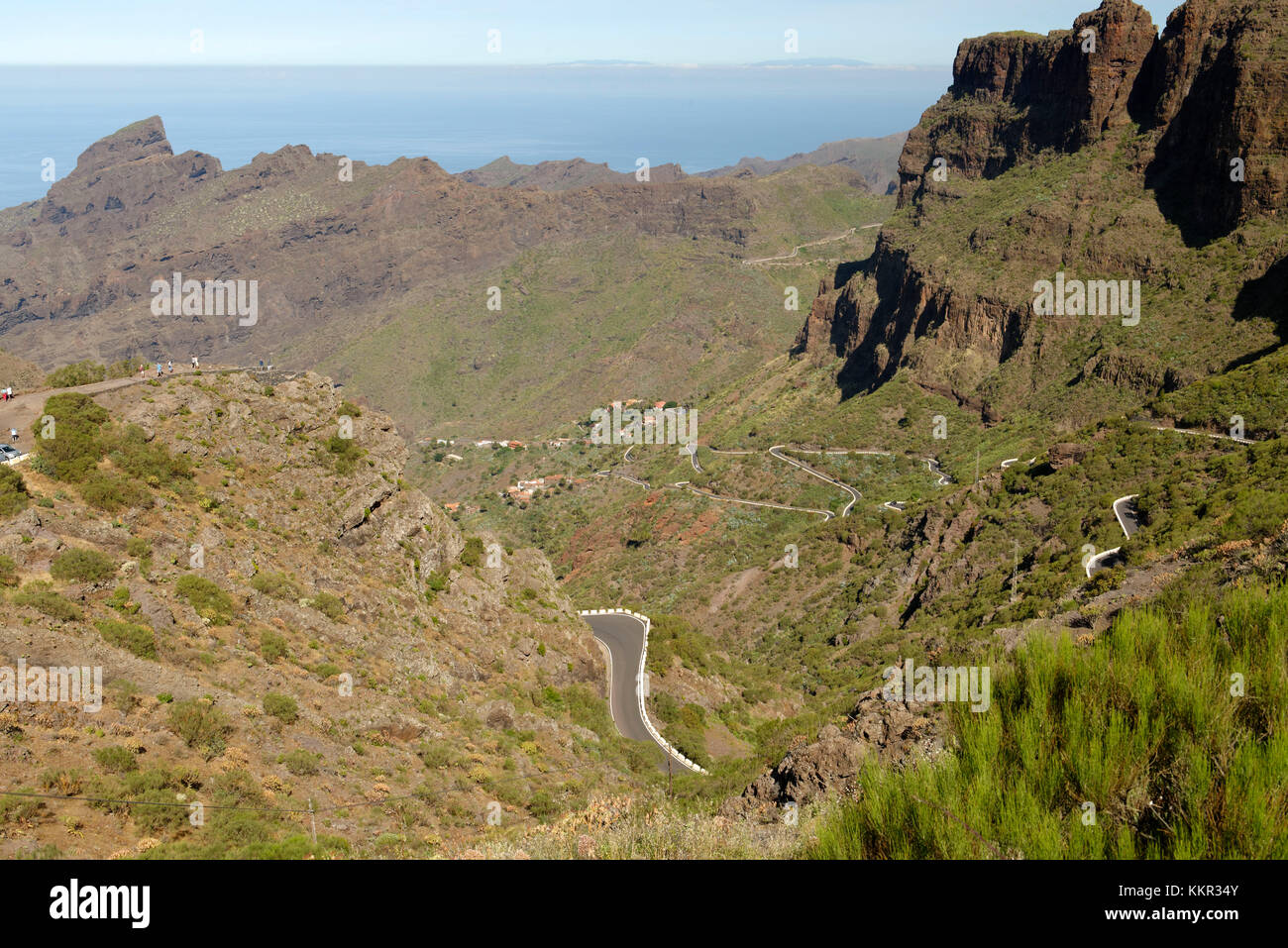 Strada a serpentina per il villaggio di montagna masca in teno montagne, Tenerife, Isole canarie, Spagna Foto Stock