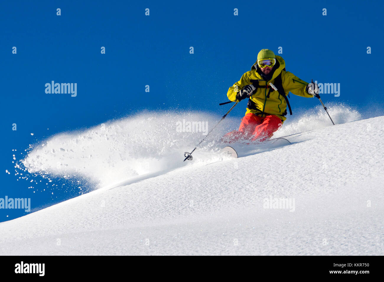 Con rifiniture sci con neve farinosa, Valle d'Aosta, Italia Foto Stock