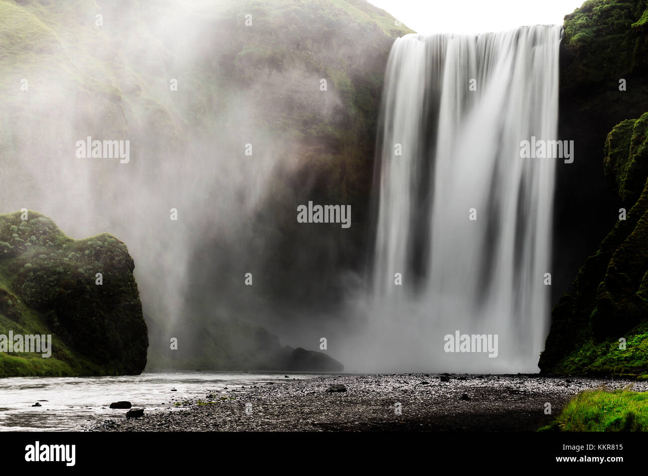 Misty skogafoss, Islanda, Oceano Atlantico settentrionale Foto Stock