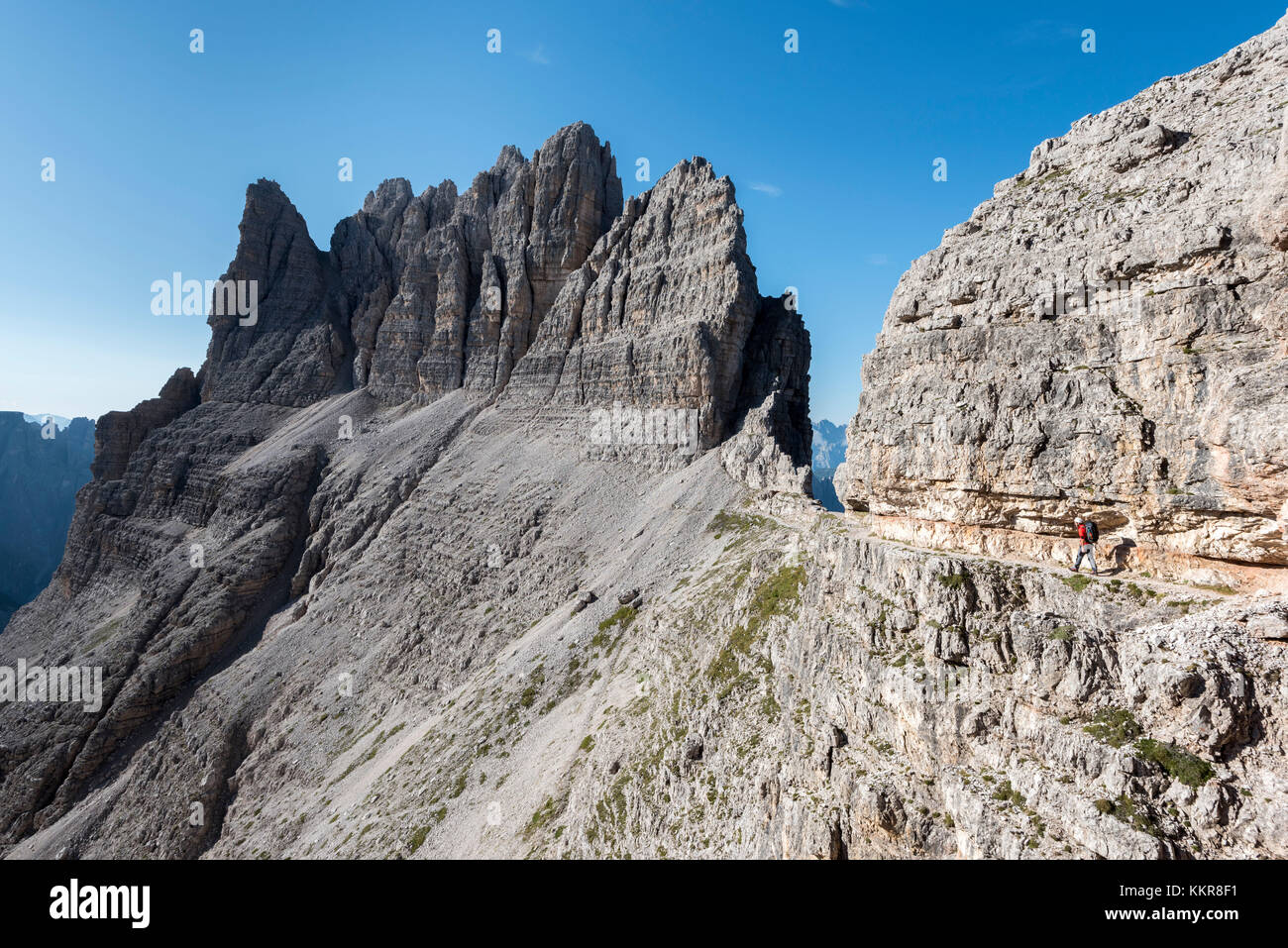 Sesto / Sesto, provincia di Bolzano, Dolomiti, Alto Adige, Italia. Scalata sulla via ferrata Passaporto al Monte Paterno Foto Stock