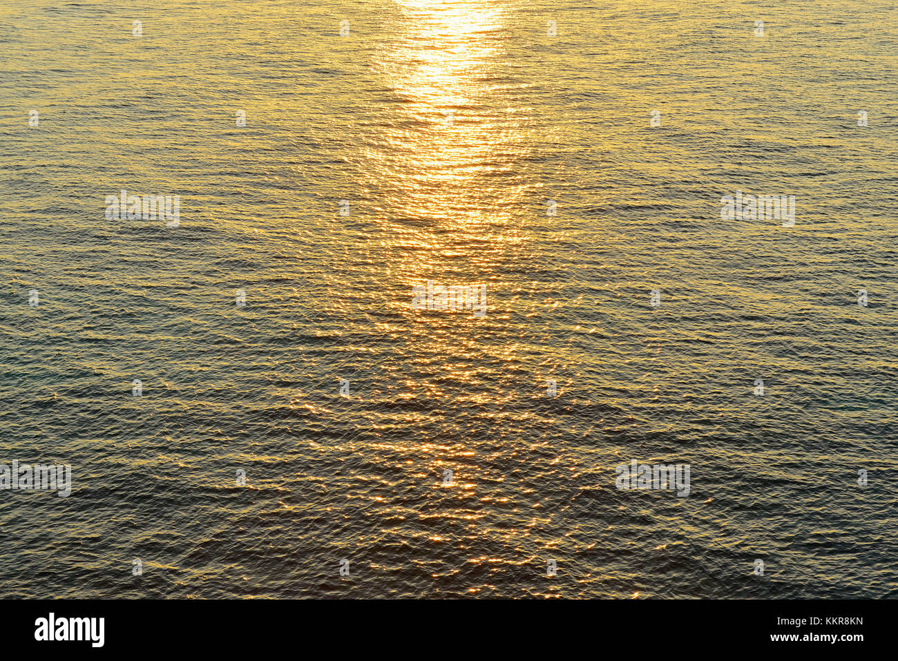 Sun riflette in mare, anse de boumandariel, la couronne, Martigues, cote bleue, mare mediterraneo, provence alpes Cote d Azur, Bouches du Rhone, Francia Foto Stock