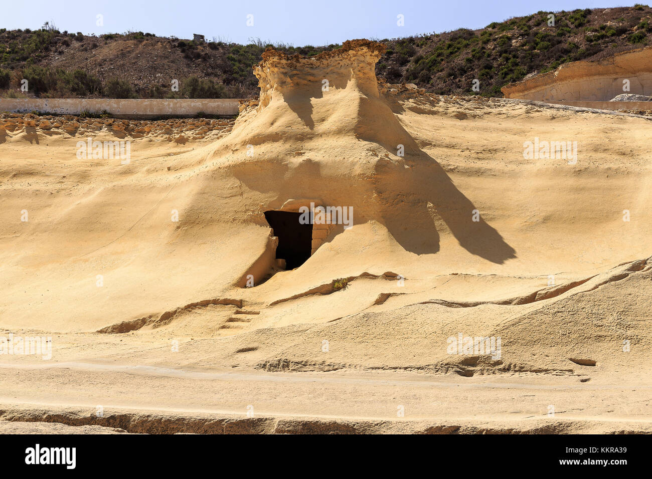 Protezione contro il calore vicino le saline di Gozo Foto Stock