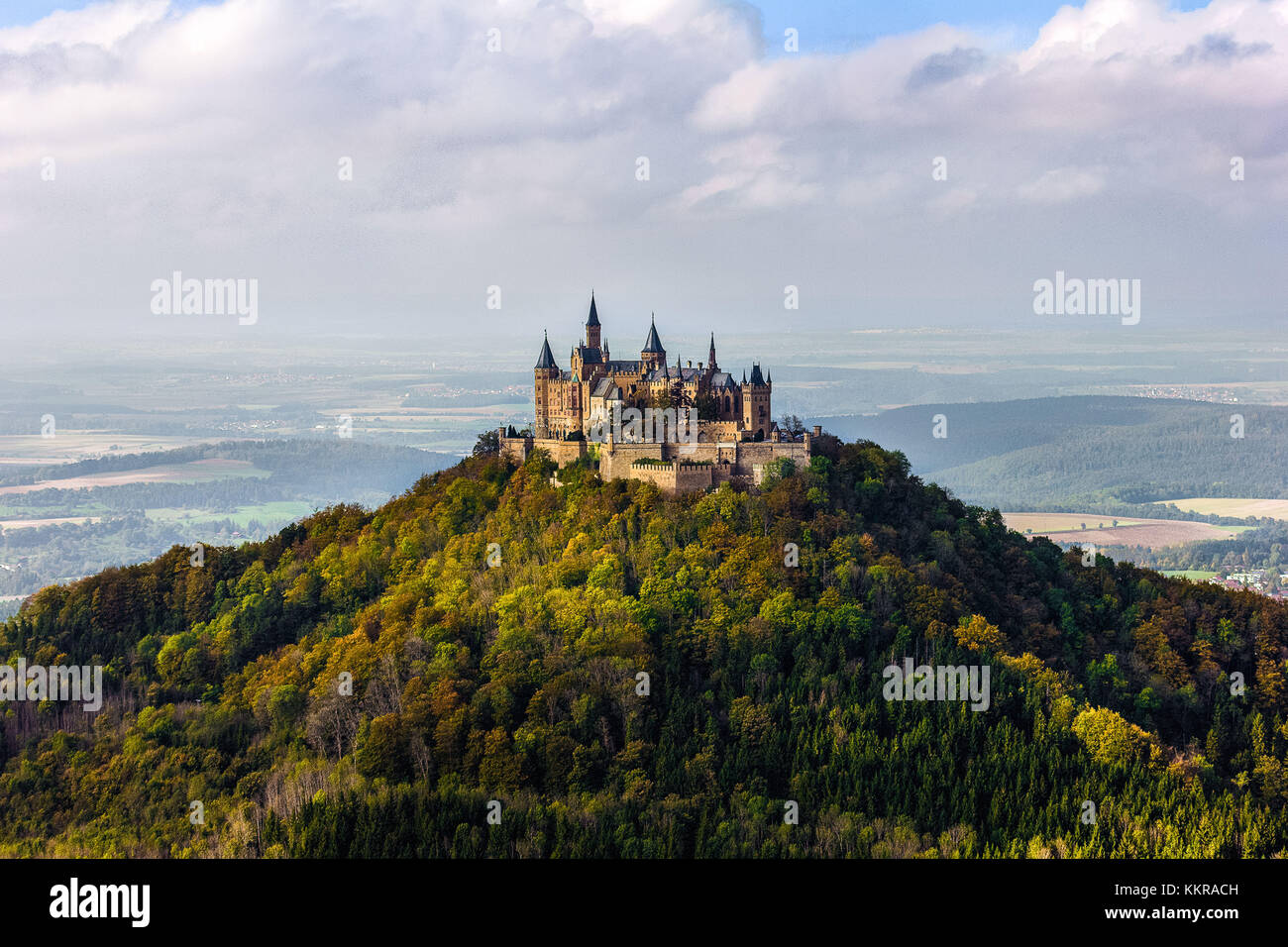 Il Castello Hohenzollern visto dalla Zollersteig nel Giura Svevo Foto Stock