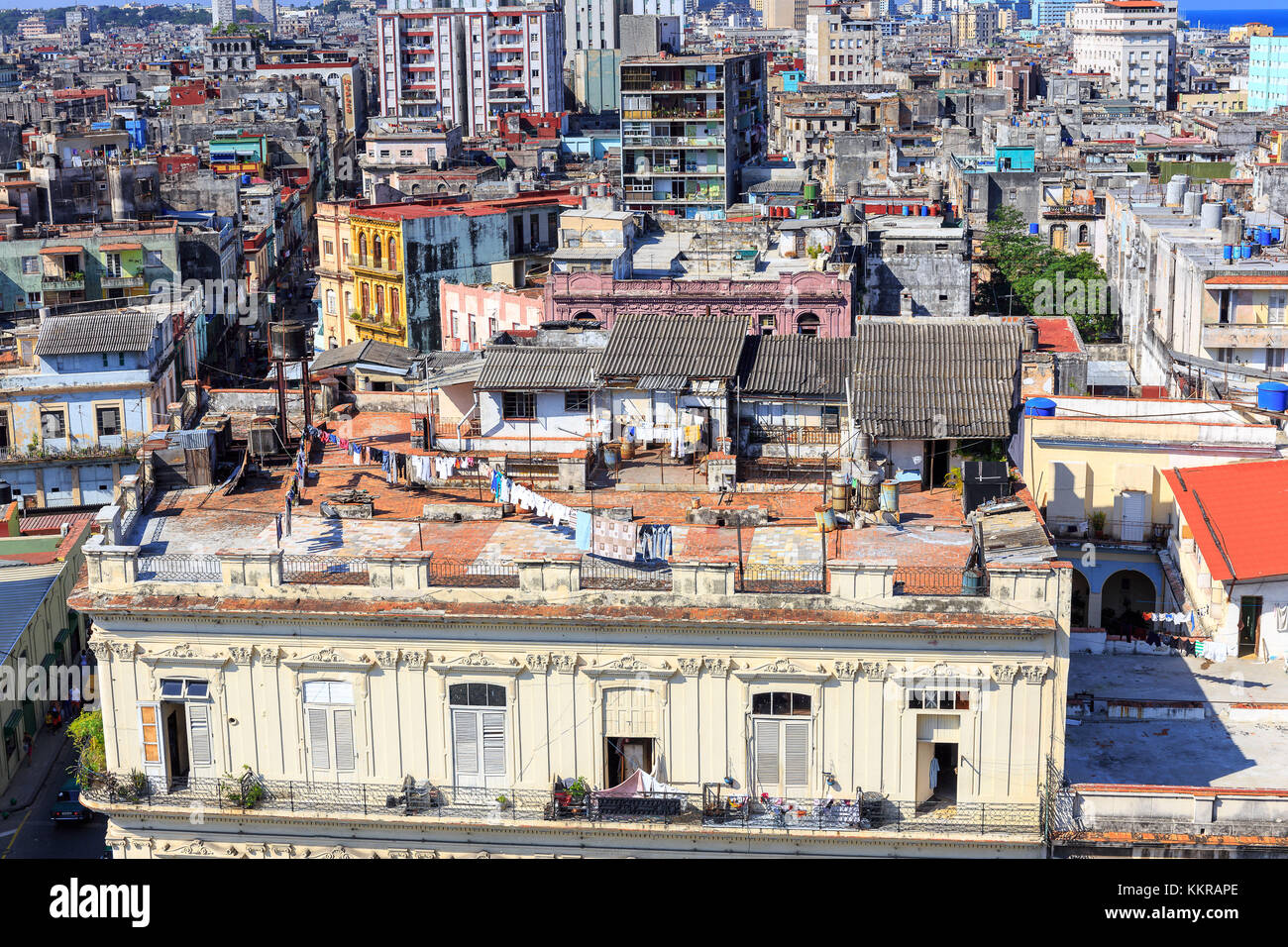 Vista su Havana, Cuba da un tetto di un hotel Foto Stock