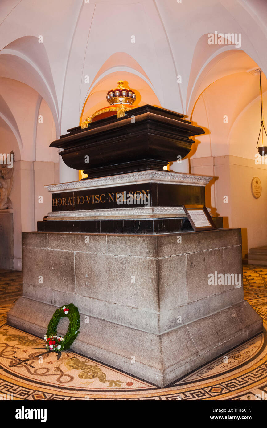 Inghilterra, Londra, San Paolo cattedrale, la cripta, Nelson la tomba di Foto Stock