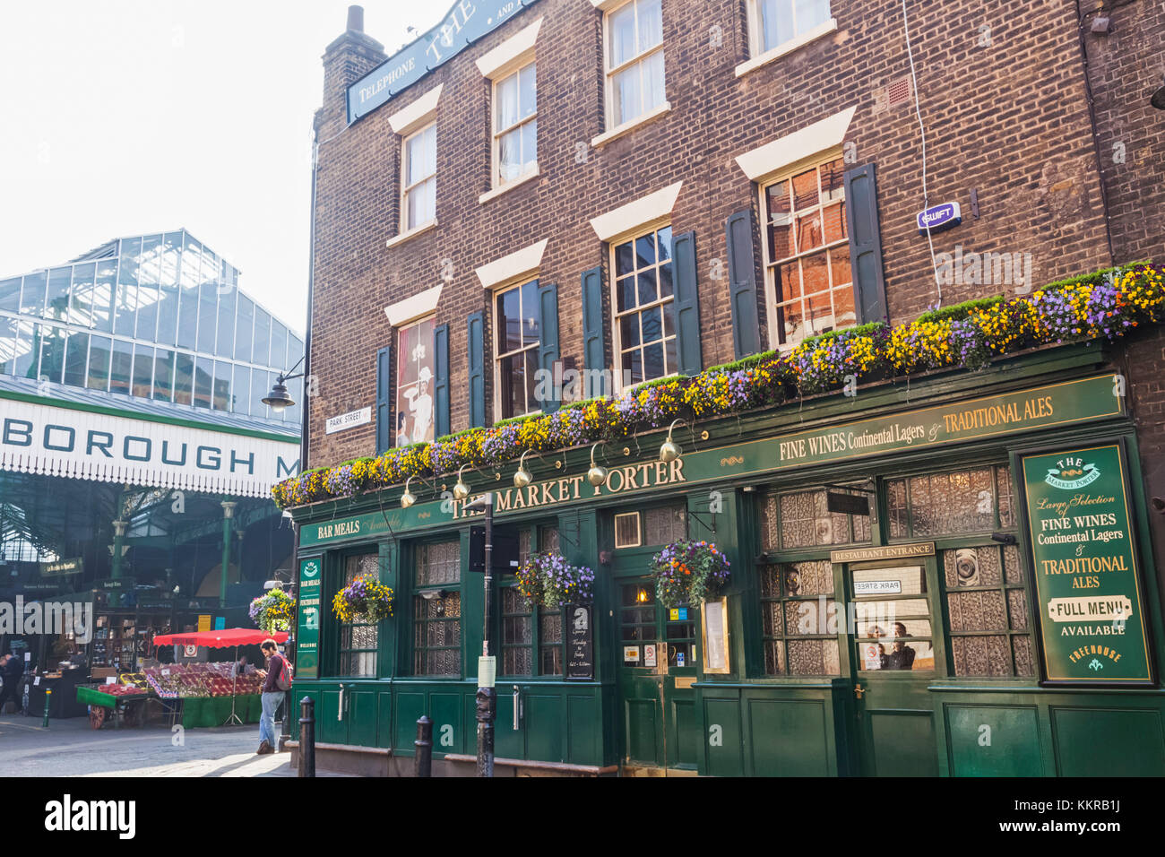 Inghilterra, Londra, Southwark, Borough Market, mercato porter pub Foto Stock