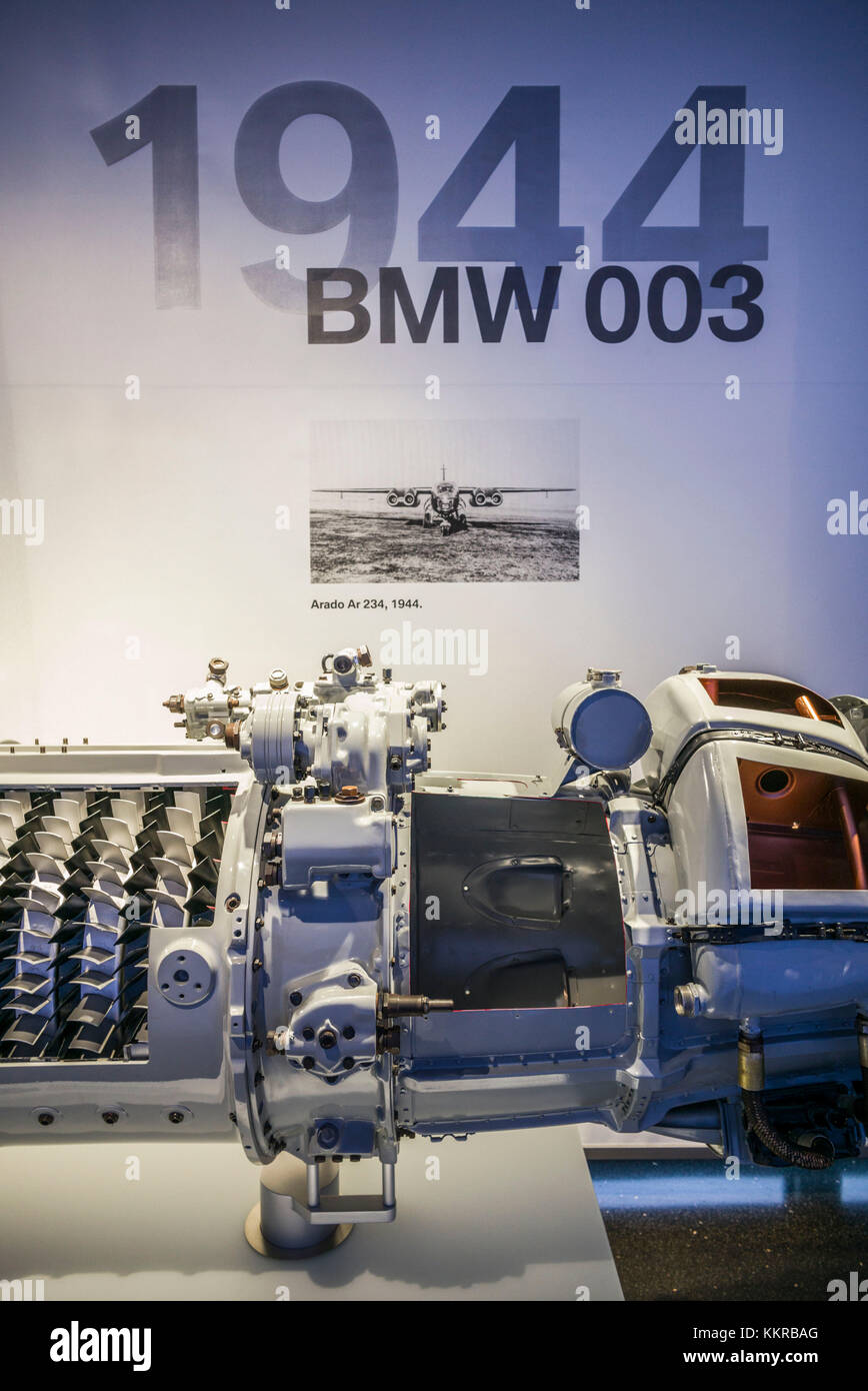 Germania, Baviera, Monaco, Museo BMW, motore BMW 003 usato nel bombardiere Arado AR 234 nella seconda guerra mondiale Foto Stock