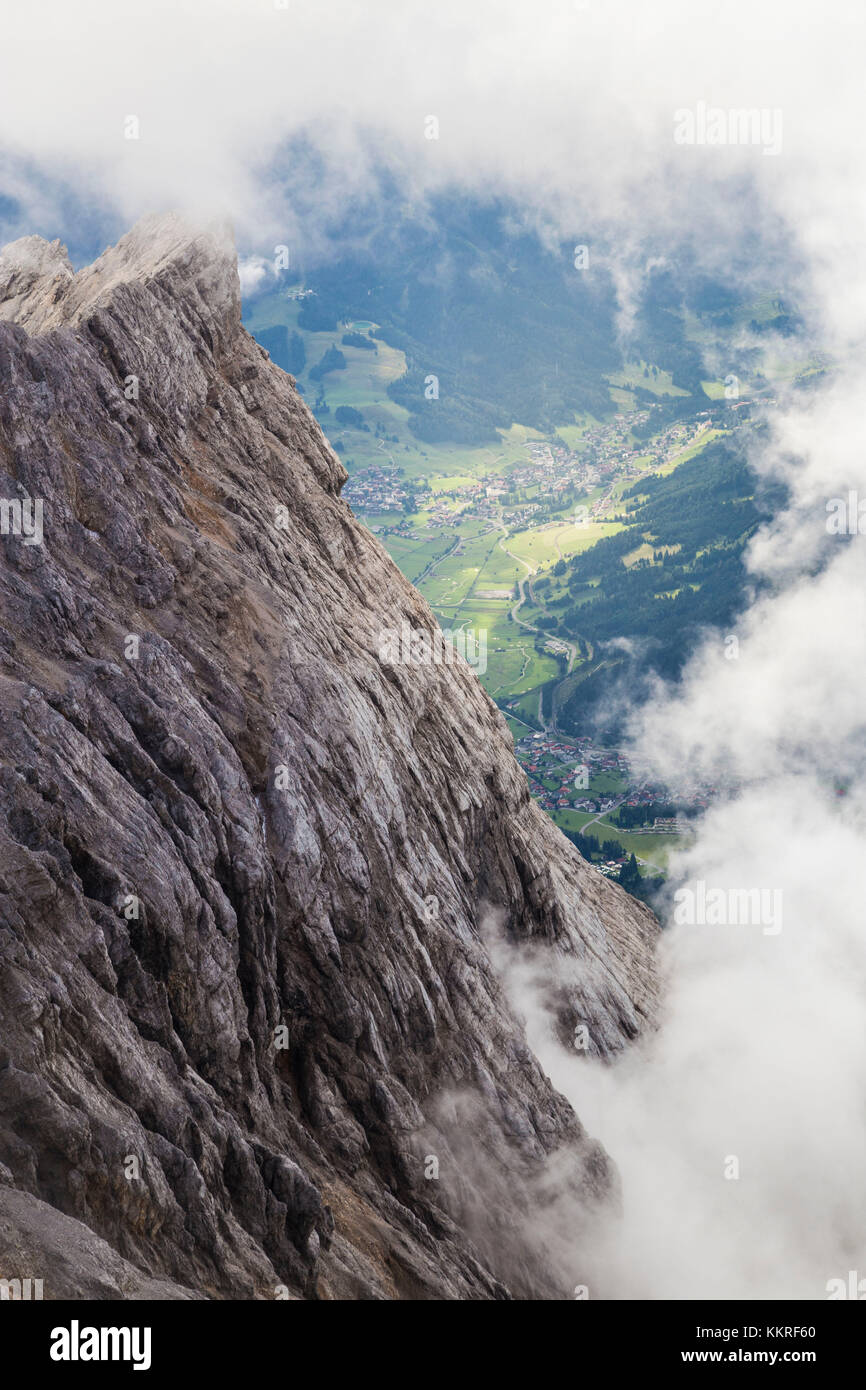 La vista dalla cima del ghiacciaio zugspitze. Garmisch - Partenkirchen, alpi bavaresi, Germania. Foto Stock