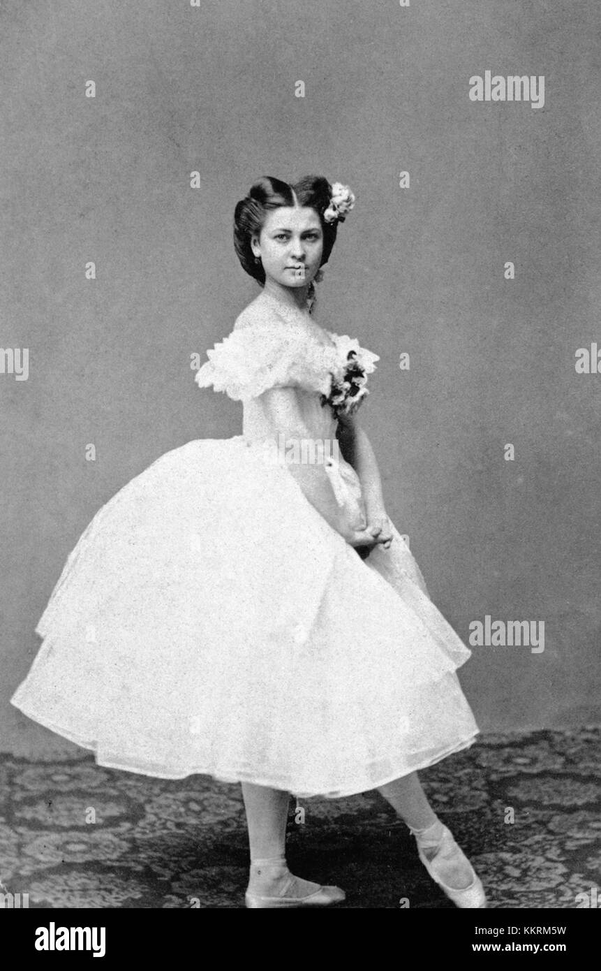 Amanda Forsberg è una nota modella, attrice e influencer svedese riconosciuta per il suo lavoro nel campo della moda e dei media digitali. Ha guadagnato popolarità per il suo stile distinto e la sua presenza sulle piattaforme di social media, connettendosi con un vasto pubblico. Foto Stock