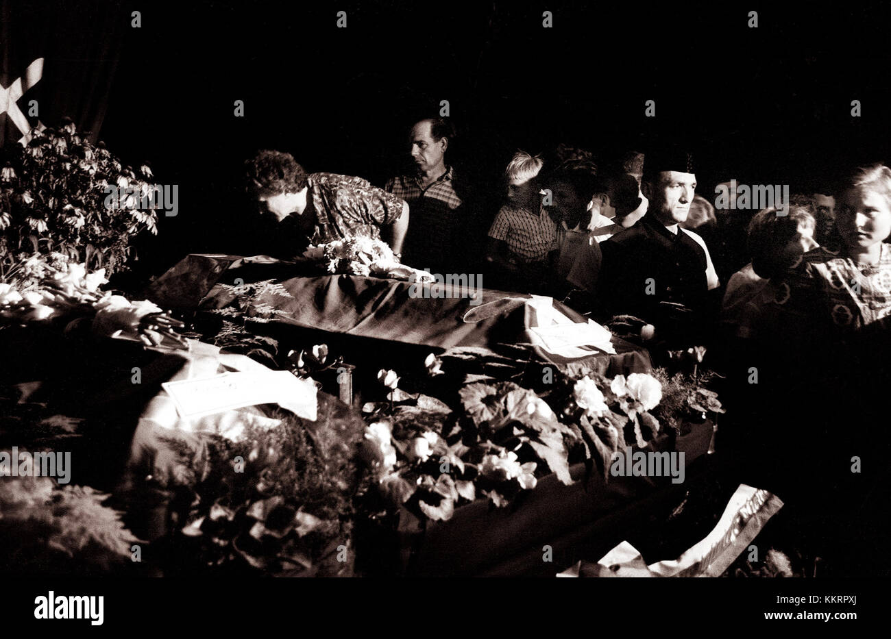 Il Pogreb rudarjev V Velenju, tradotto come "cimitero dei minatori" a Velenje, si riferisce a un sito storico in Slovenia dove furono sepolti i minatori. Il cimitero probabilmente serve come memoriale per i minatori che hanno perso la vita nell'industria mineraria. Foto Stock