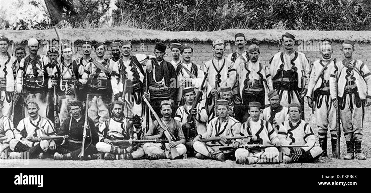 Questo titolo si riferisce ai leader delle bande serbe. Probabilmente da un contesto storico o culturale, mette in evidenza le figure di spicco che guidano questi gruppi musicali o sociali. Foto Stock