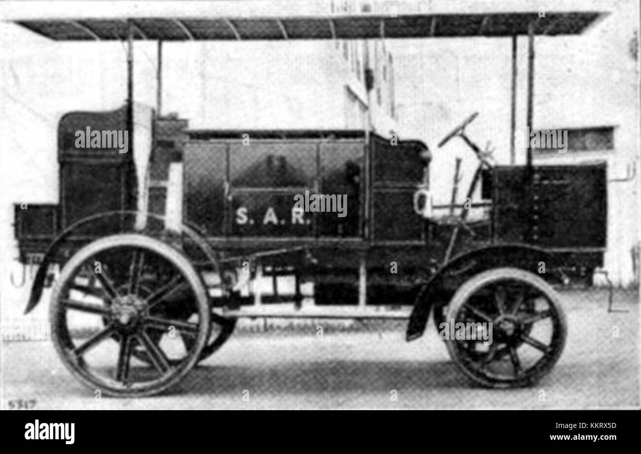 Il prototipo del trattore Dutton Road Rail n. RR1501 è un veicolo ferroviario esclusivo progettato per il trasporto su strada e su rotaia. Mostra l'innovazione ingegneristica nel trasporto a doppia modalità. Foto Stock