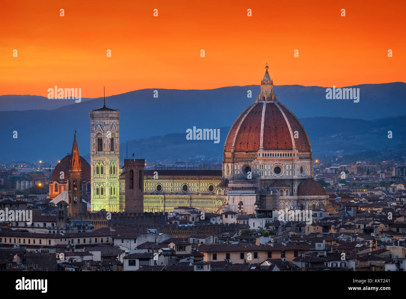 Foto del la cattedrale di santa maria del fiore al tramonto Foto Stock