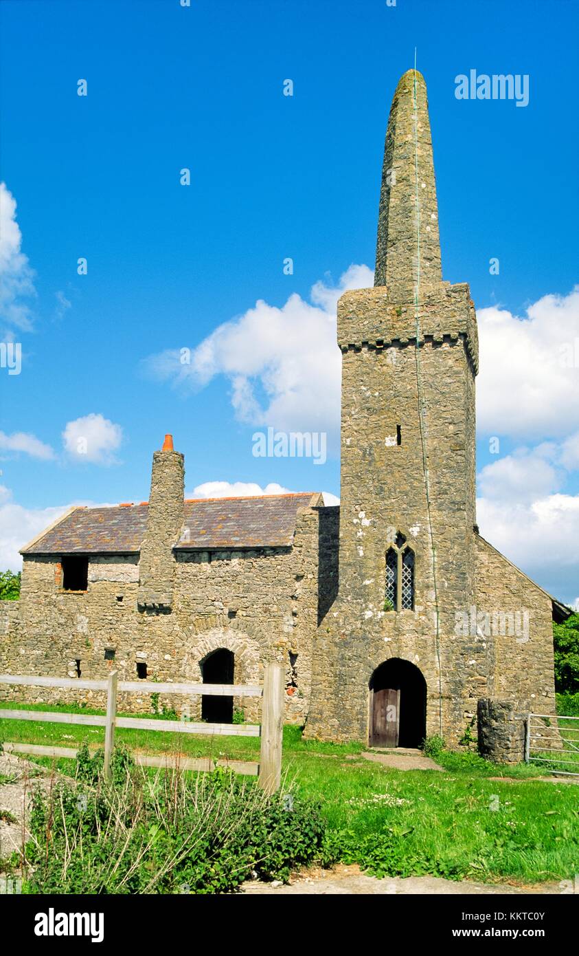 La chiesa medievale di st. illtyd sulla comunità monastica caldey island off Il Pembrokeshire Coast vicino tenby, Wales, Regno Unito Foto Stock