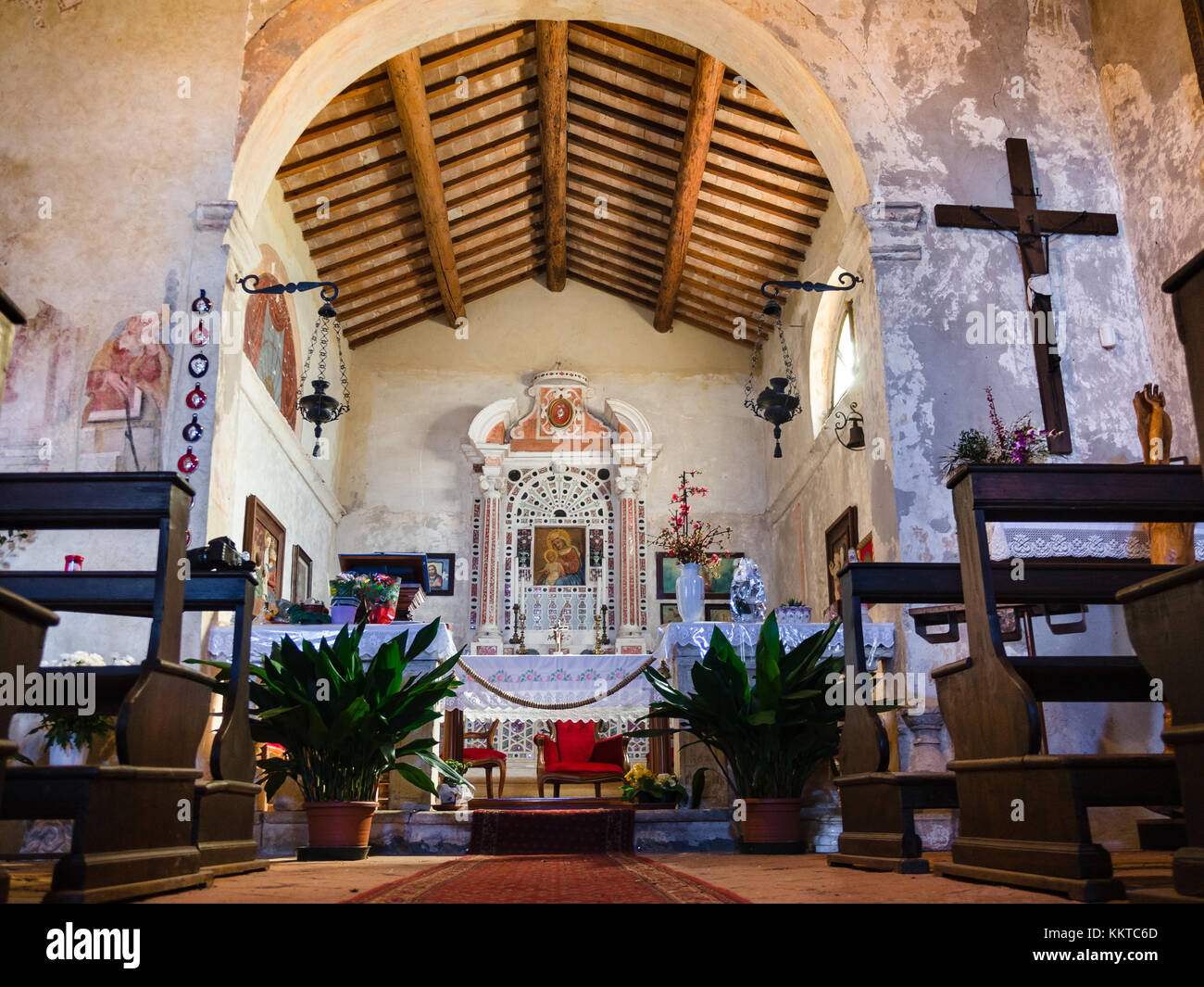 San Bonifacio, Italia - 11 marzo 2017: Interno della chiesa votiva di Santa Maria dell'alzana, famosa per i molti e inspiegabili guarigioni. Foto Stock