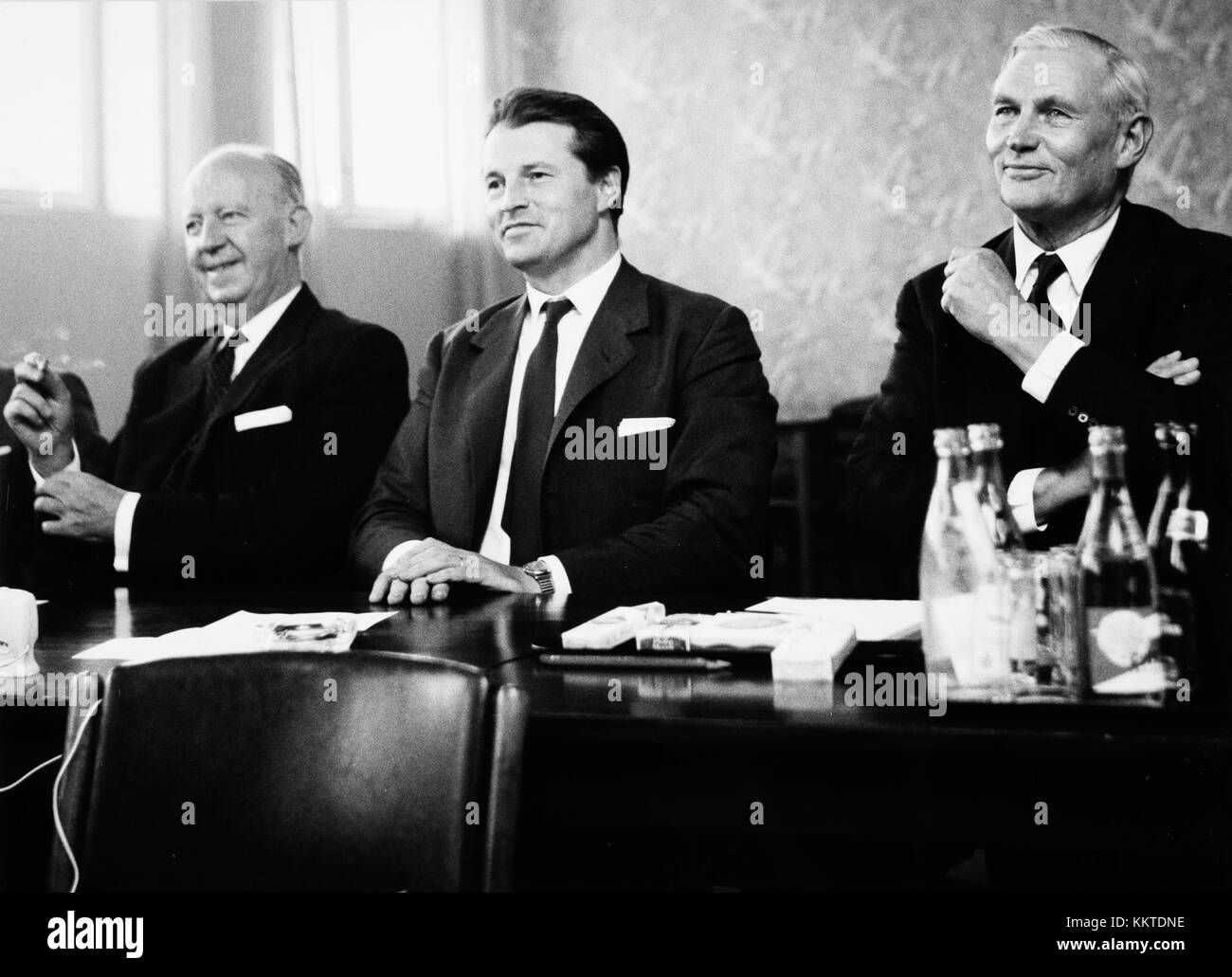 Immagine che raffigura una riunione del Consiglio di amministrazione, che illustra la governance aziendale e i processi decisionali. Foto Stock