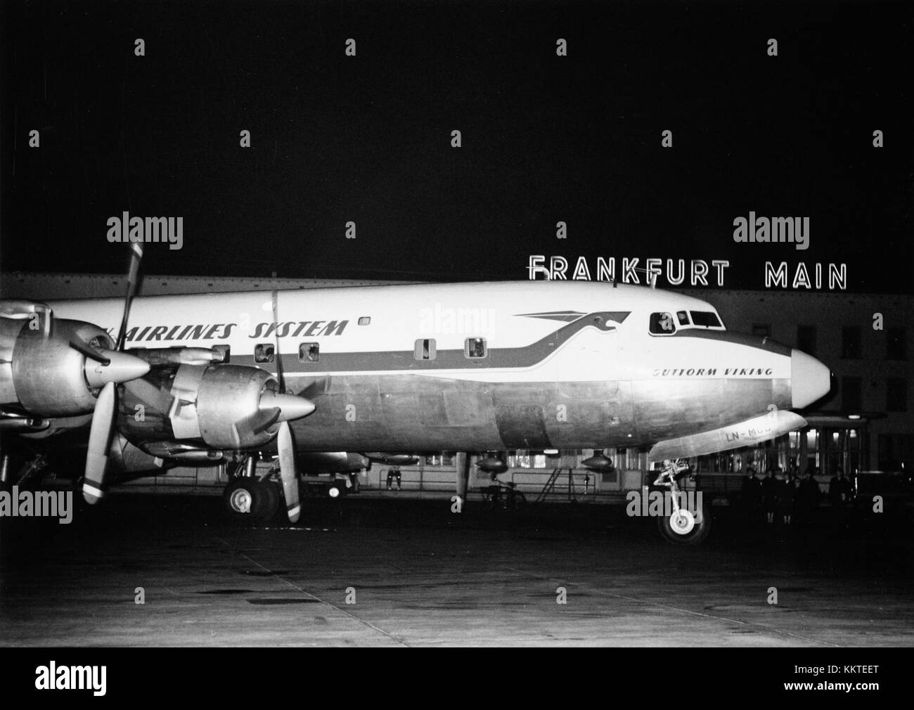 Una fotografia dell'aeroporto di Francoforte, uno degli aeroporti internazionali più trafficati d'Europa, noto per le sue infrastrutture avanzate e il ruolo nel trasporto globale. Foto Stock