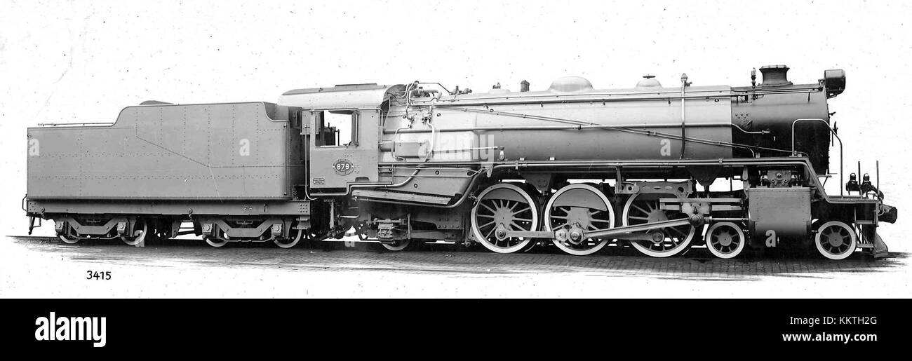 Classe 16DA n. 879 Caprotti si riferisce a un tipo di locomotiva a vapore, nota per il suo design e l'uso su vari sistemi ferroviari, in particolare in Italia durante la metà del XX secolo. Foto Stock