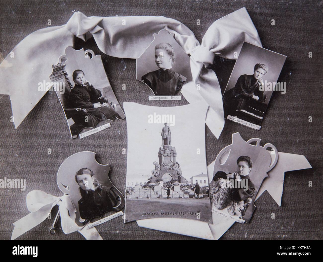 Questo album del 1909 contiene immagini della scuola womenÂ Diocesano di Samara in Russia. L'album fornisce uno sguardo sull'ambiente educativo e sulla storia dell'educazione di womenÂ nella regione. Foto Stock