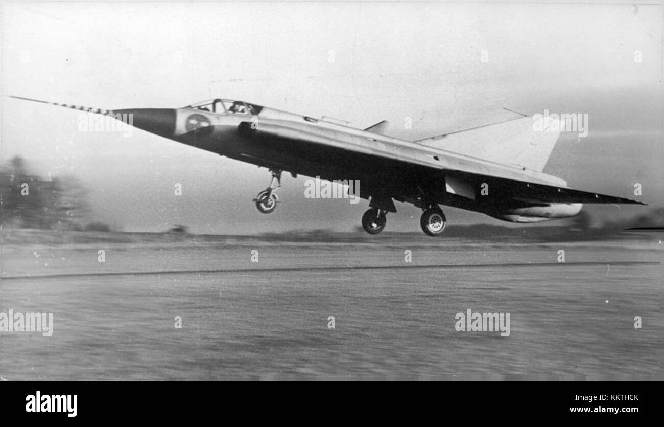 L'aereo da combattimento svedese Dragon 391772991791 è un aereo di nuova concezione che presenta tecnologia e design avanzati. Rappresenta la crescente presenza di Swedenâ nell'innovazione aerospaziale, offrendo nuove capacità nel settore della difesa aerea e dell'aviazione militare. Foto Stock