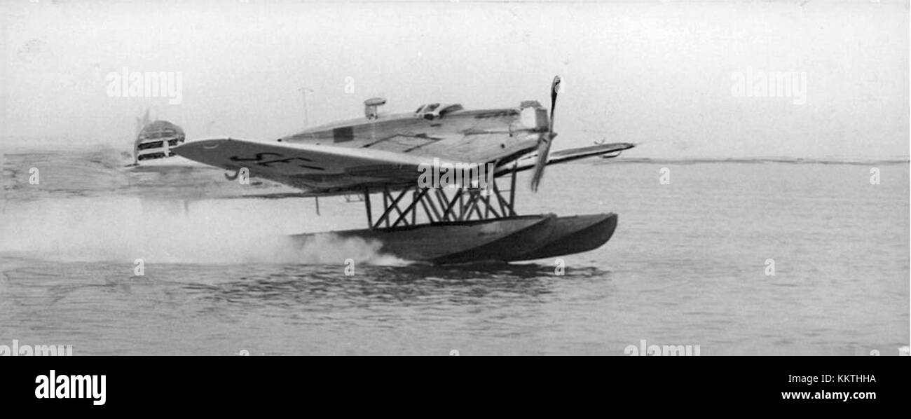 Il volo Atlantico di Ahrenberg nel 1929 fu un viaggio storico dell'aviazione attraverso l'Oceano Atlantico. Questo primo volo segnò un risultato significativo nel viaggio aereo a lunga distanza durante il periodo tra le due guerre. Foto Stock