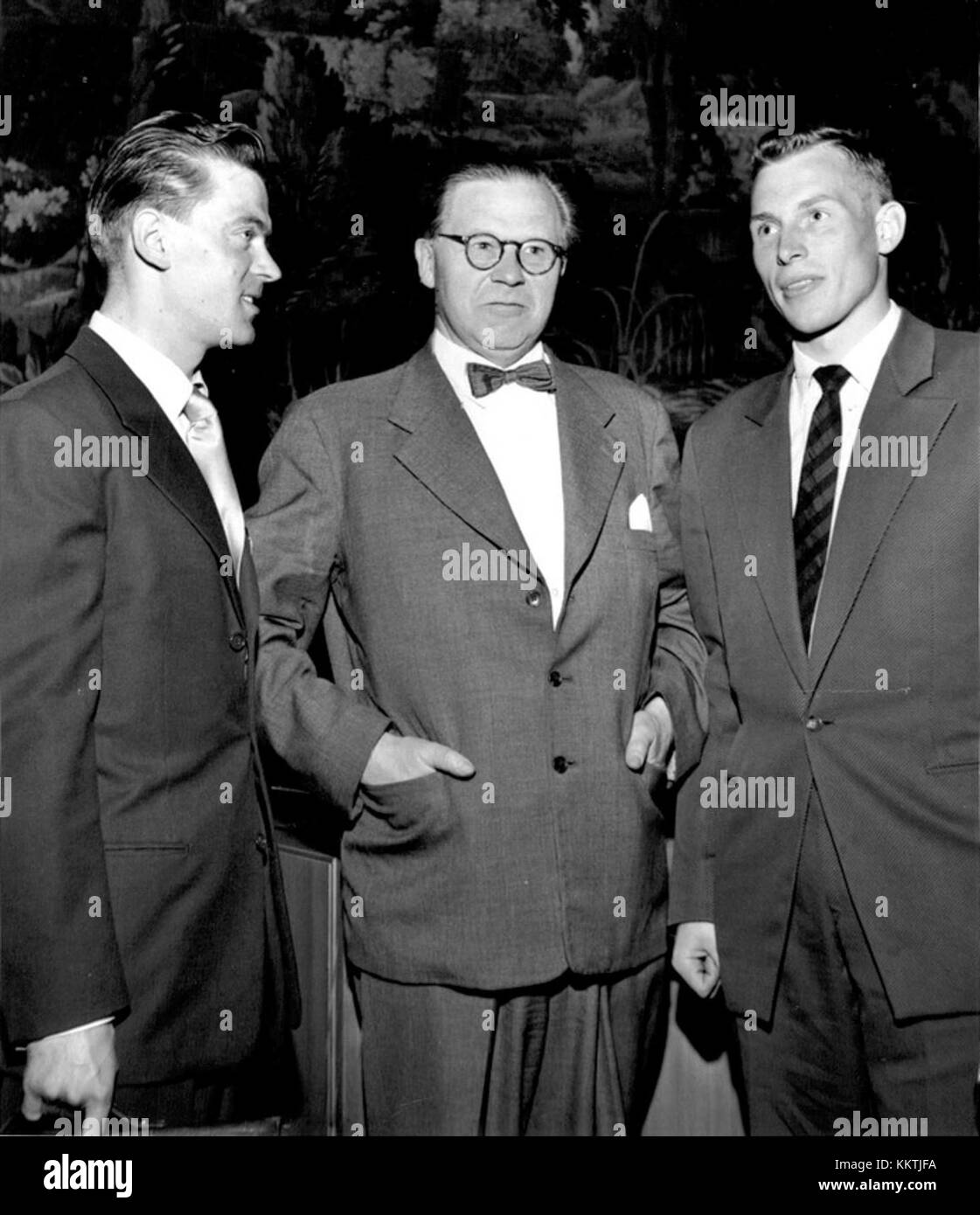 Una conferenza in parlamento si è concentrata su una nuova campagna di risparmio salariale, volta ad affrontare le preoccupazioni economiche legate alla gestione dei salari. La sessione ha riguardato discussioni sulle strategie politiche ed economiche volte a migliorare la stabilità finanziaria dei lavoratori. Foto Stock